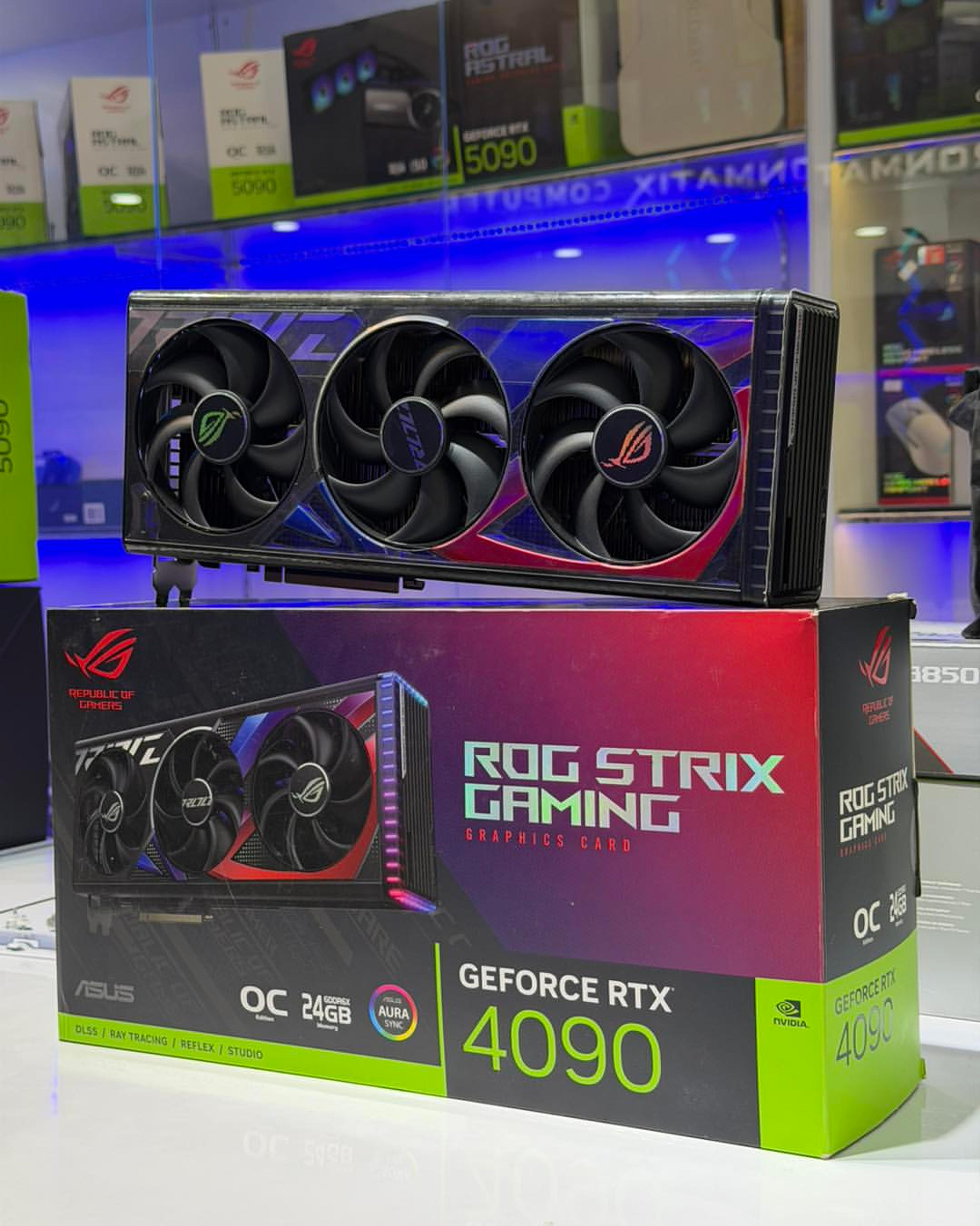 Asus ROG Strix Gaming  GeForce RTX 4090 (32GB) - view 3