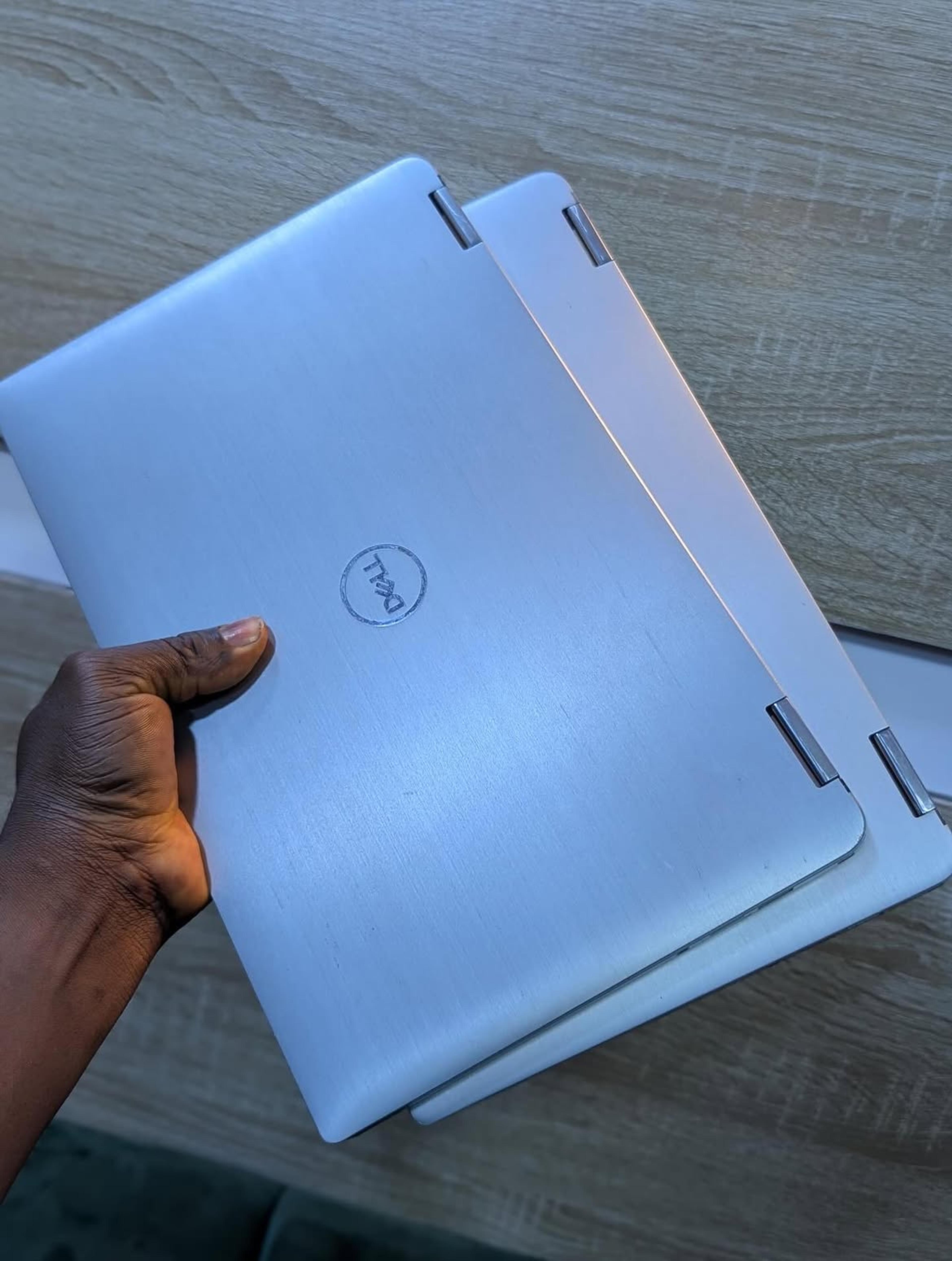 Dell Latitude 7400 2-in-1 - view 2