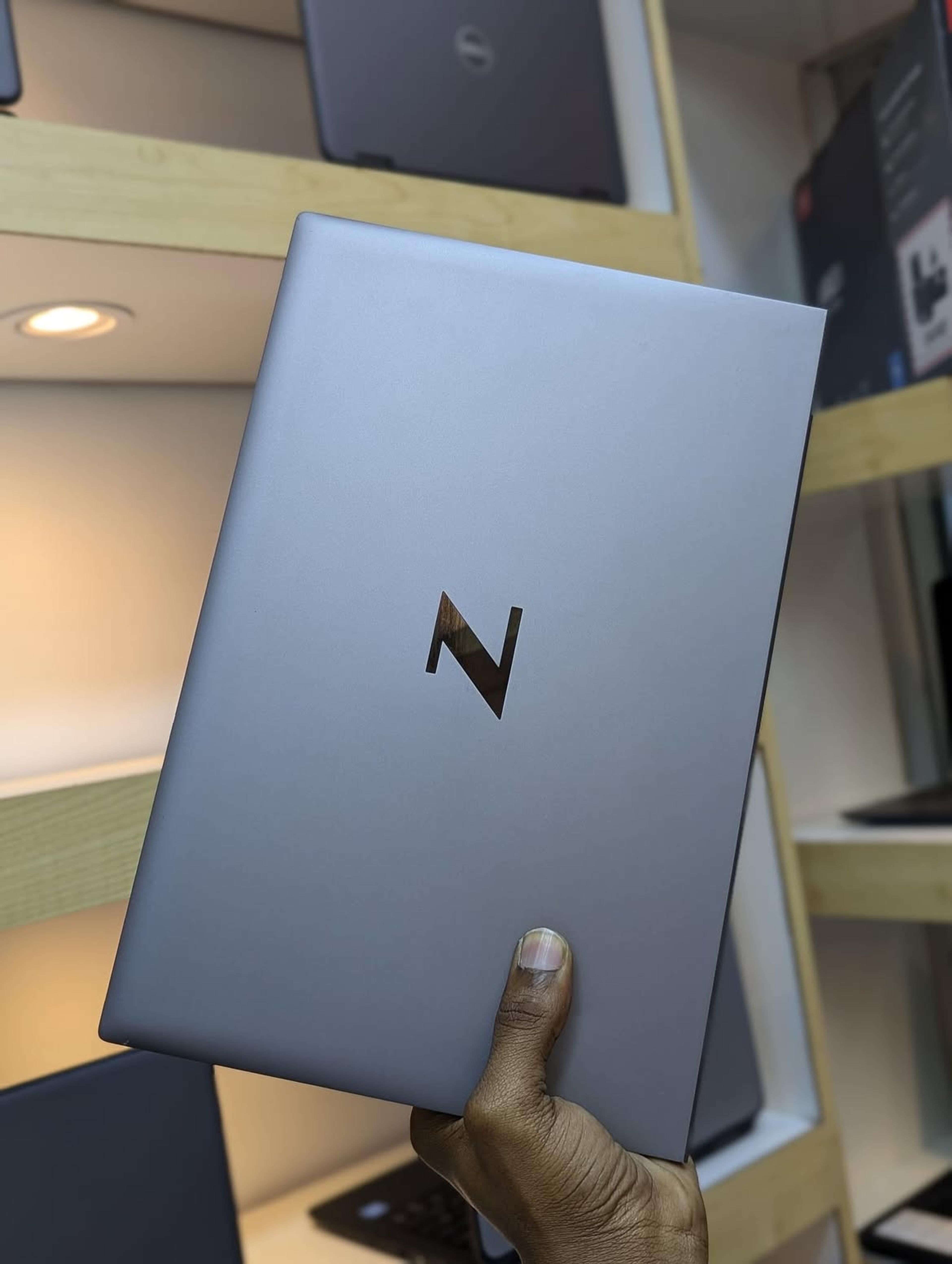 HP ZBook Firefly 14 G8 (Intel Iris Xe) - view 2