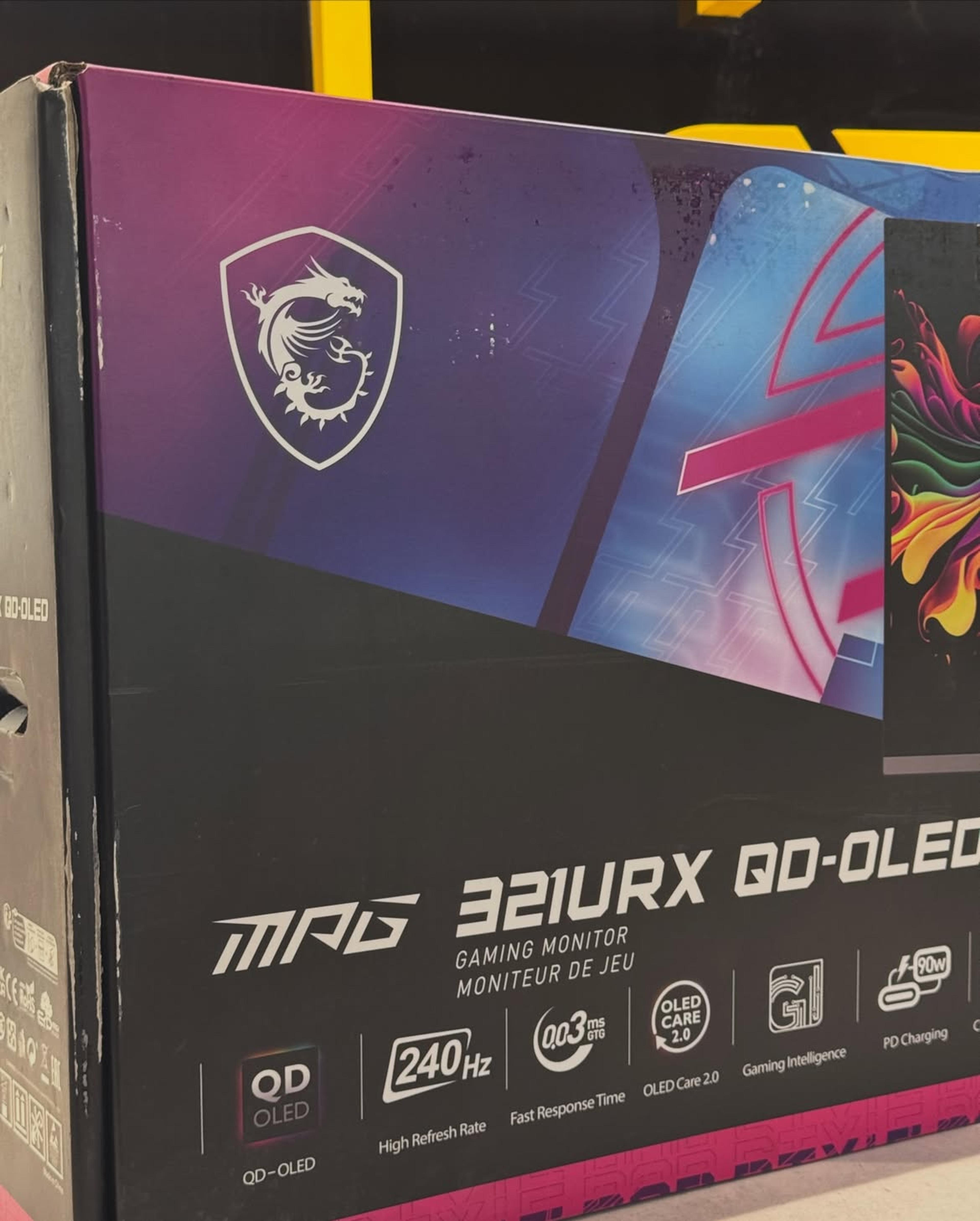 MSi MPG 32IURX QD-OLED  - view 2