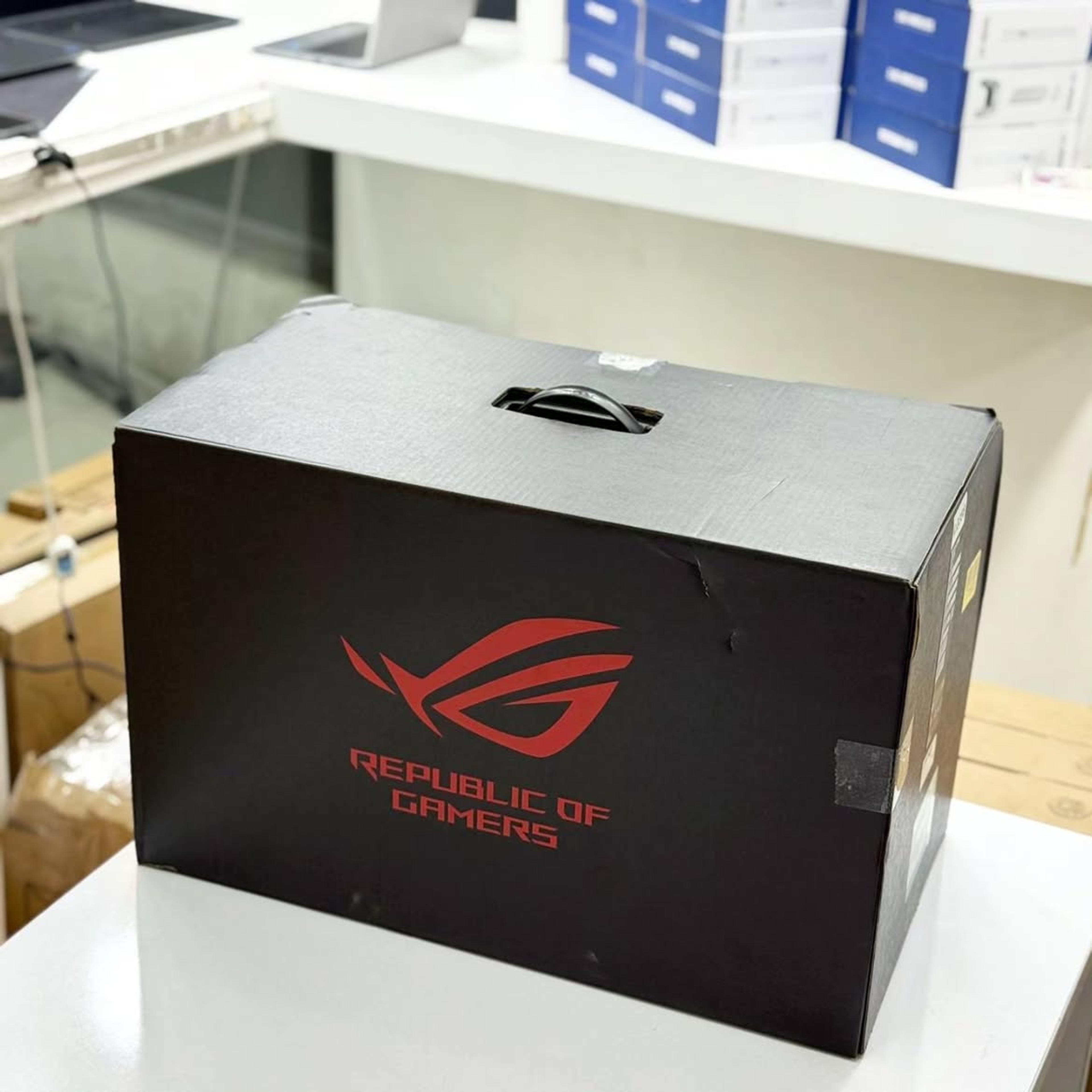 ASUS ROG Strix SCAR 16 (2026) - view 3