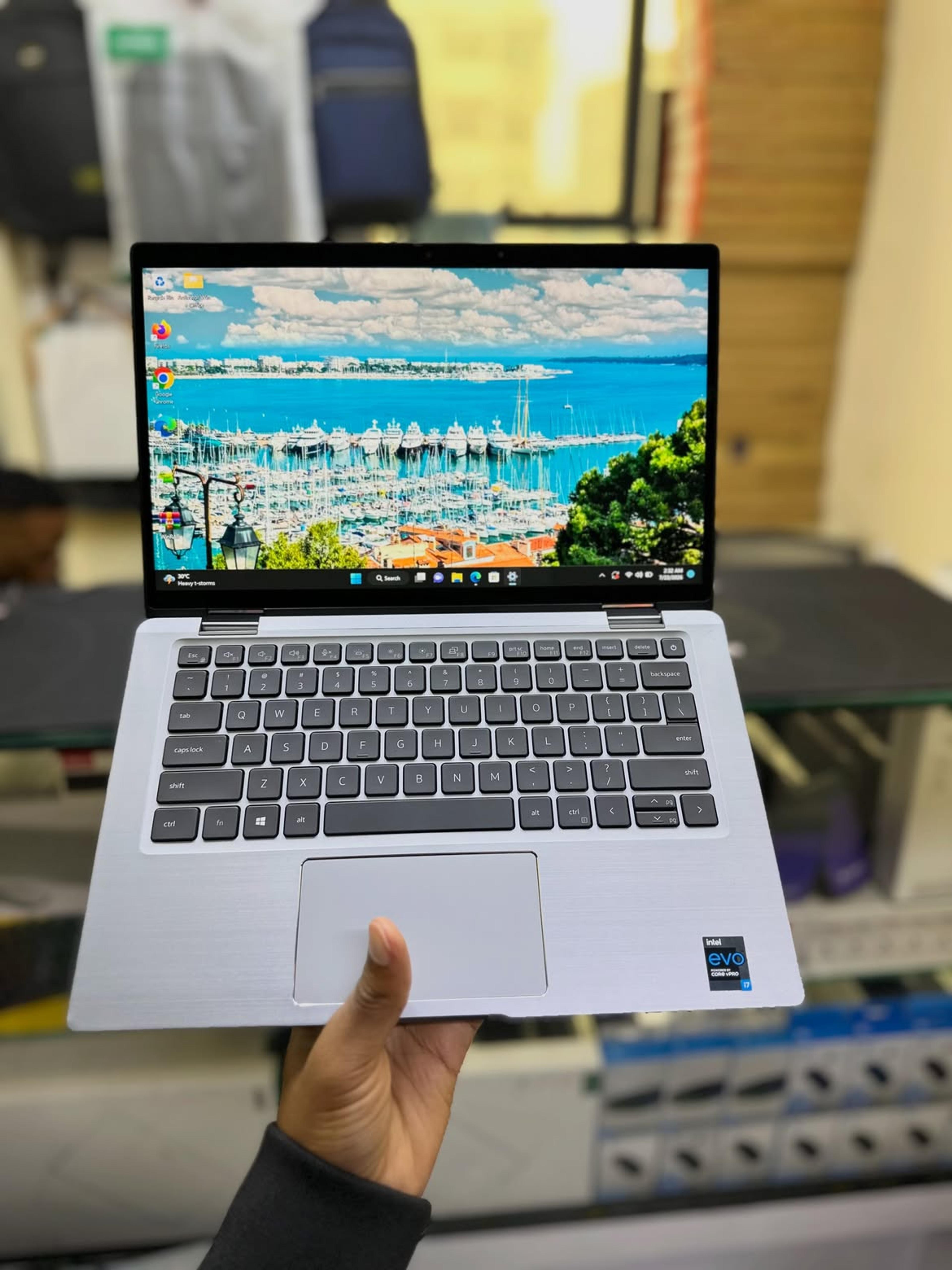 Dell Latitude 7320 (2-in-1) - view 2