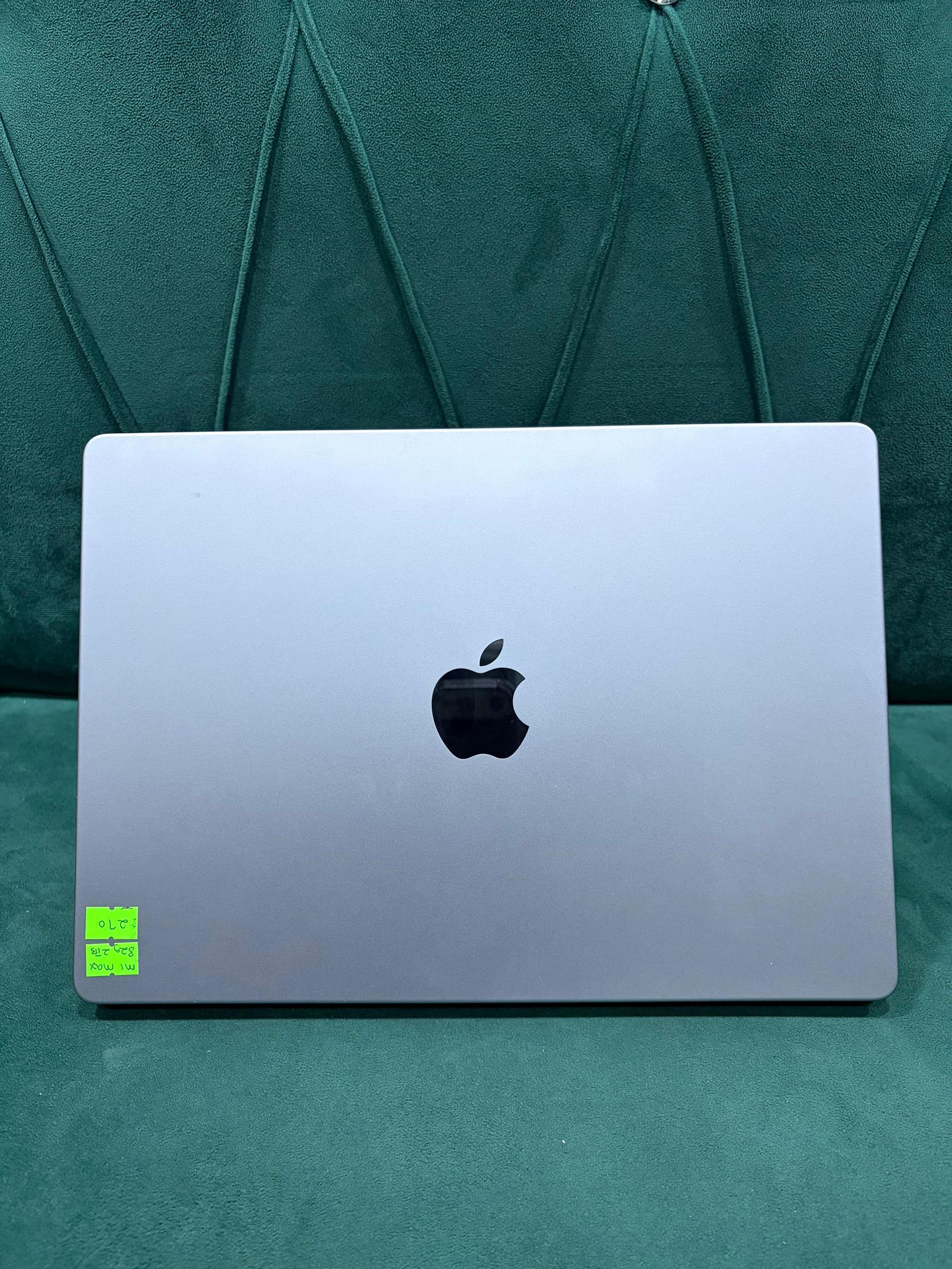 MacBook Pro 2021 14” Apple M1 Max Chip 32gb ram 2TB - view 2