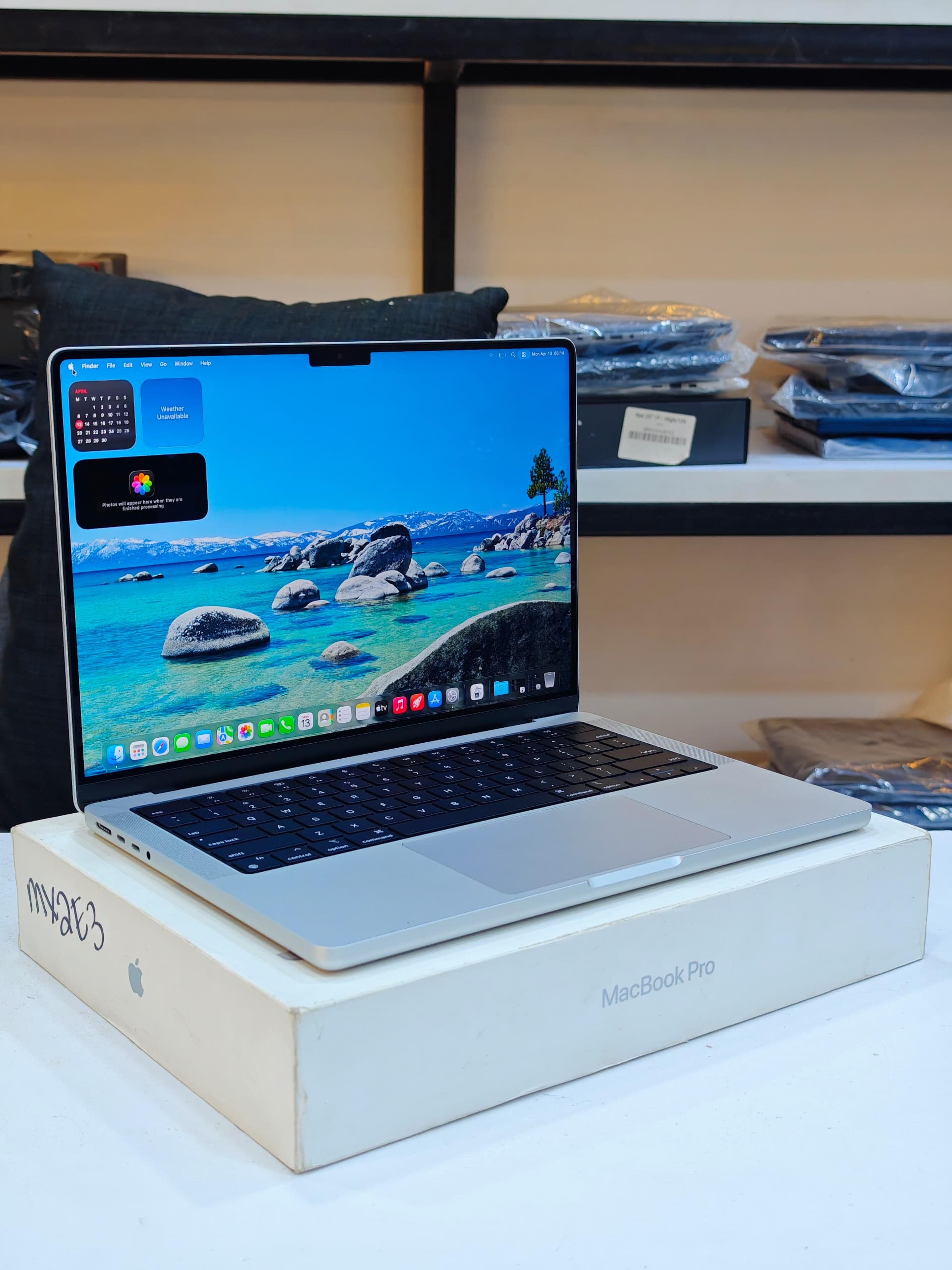 Fresh like New Openedbox 2024/2025 14inches MacBook Pro M4 Pro - view 3