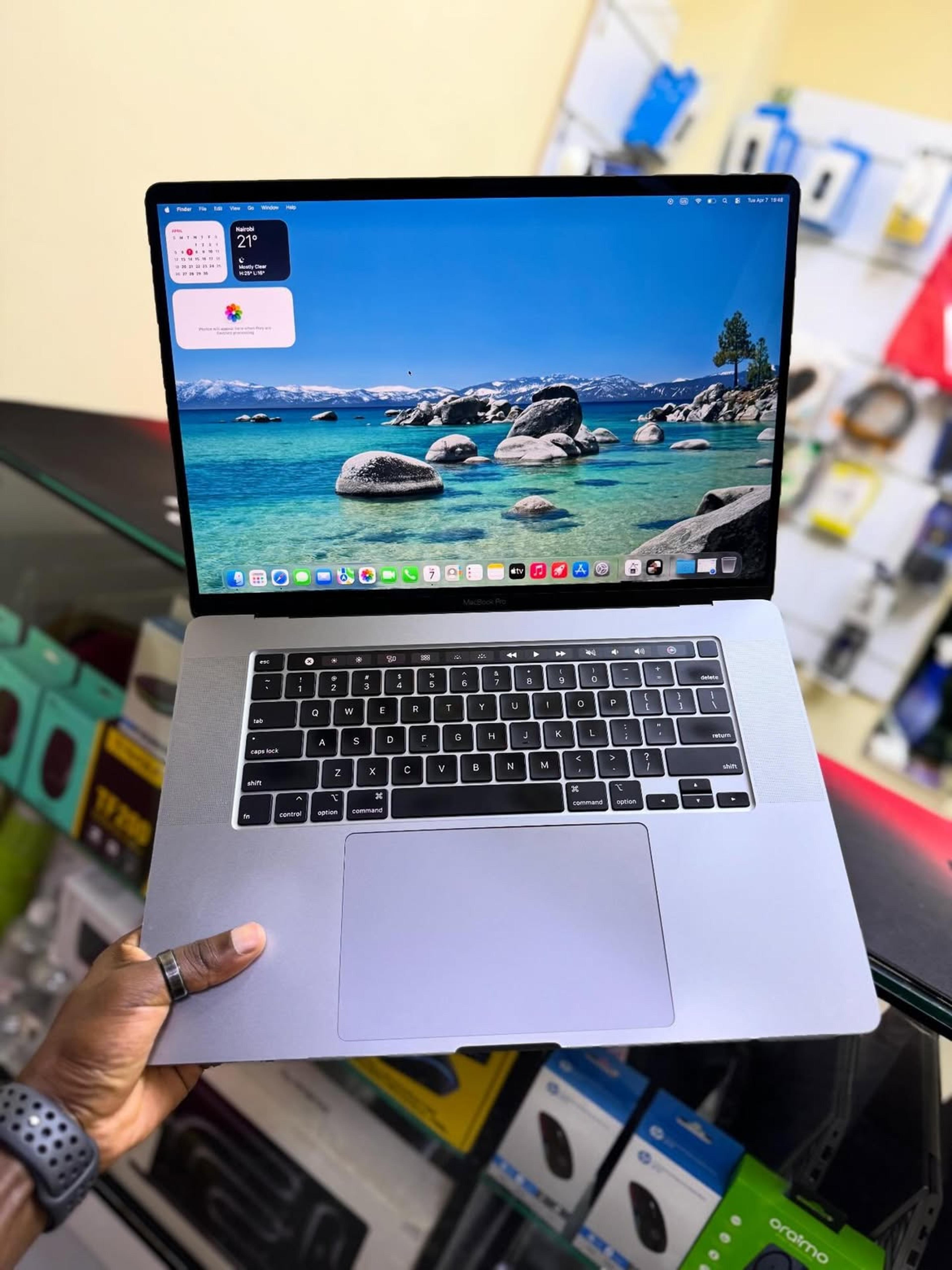 MacBook Pro 16 (2019, Radeon 4GB) 