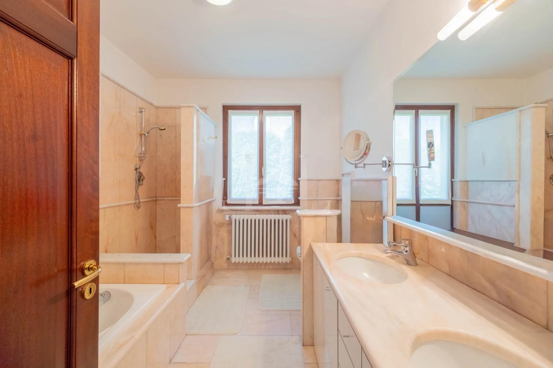 Bathroom master suite