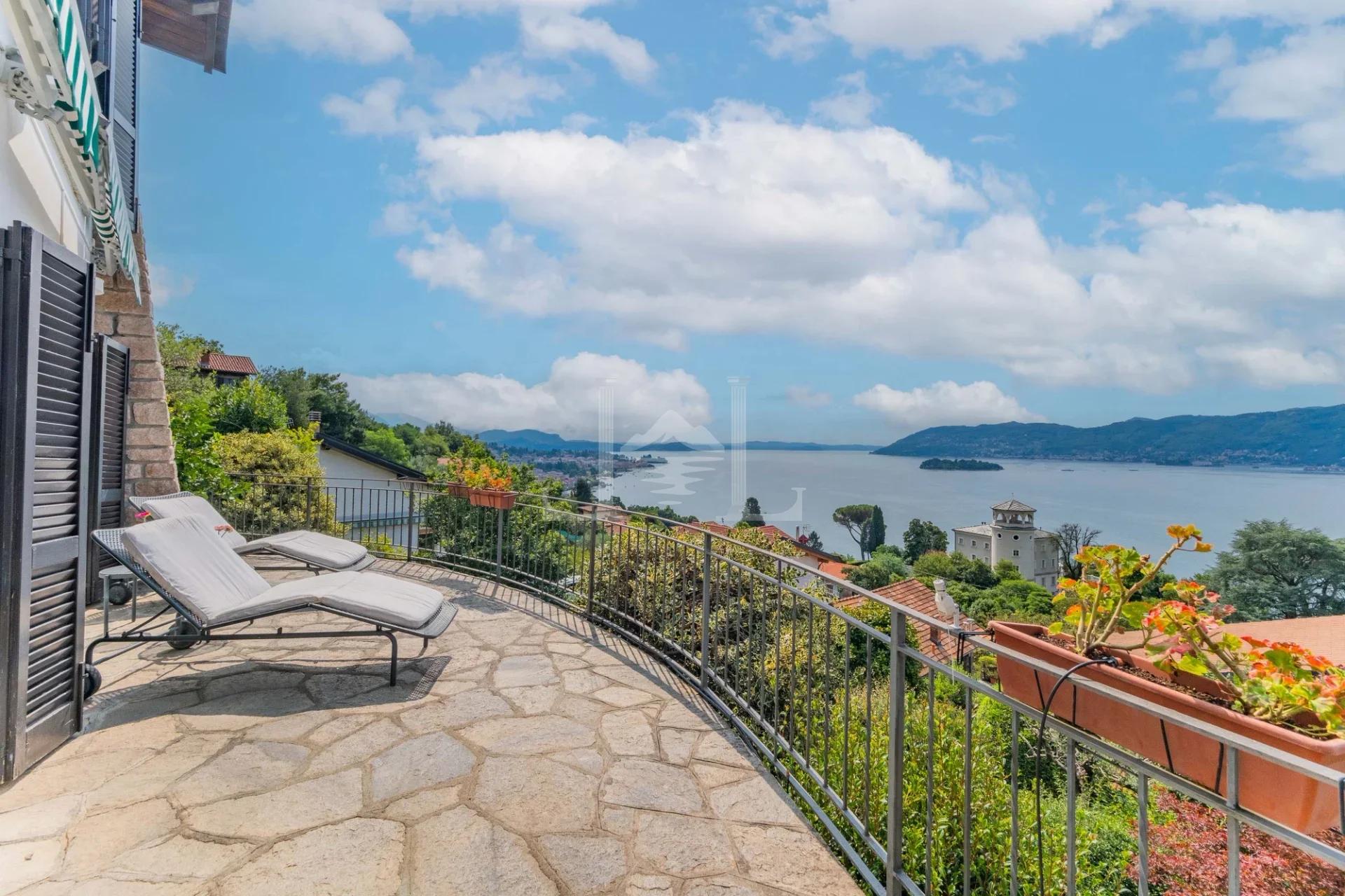 Villa con Vista Lago Strepitoso sulle Isole Borromee e Lago Maggiore