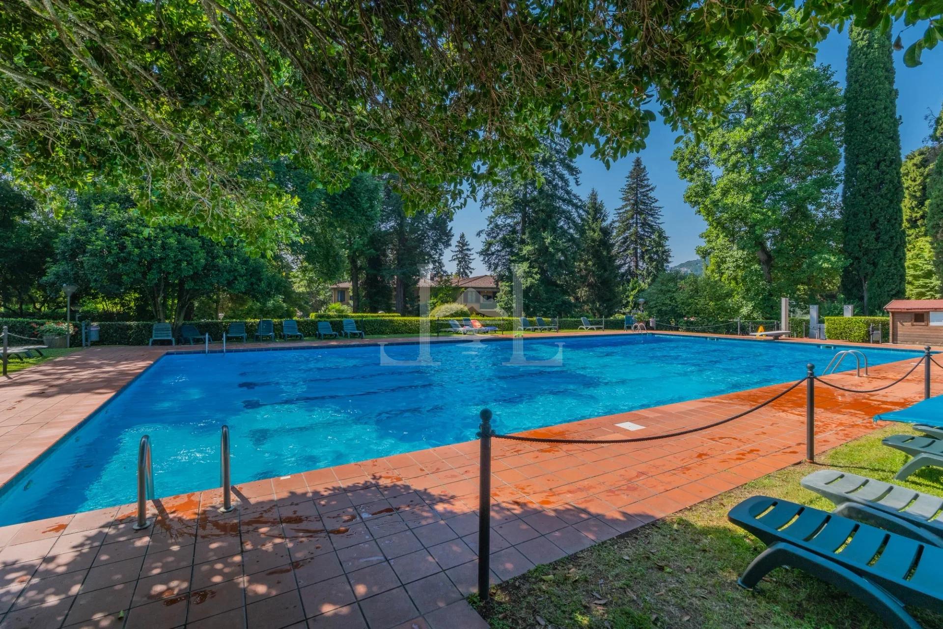 Apartment am Seeufer in Meina - Swimmingpool 2