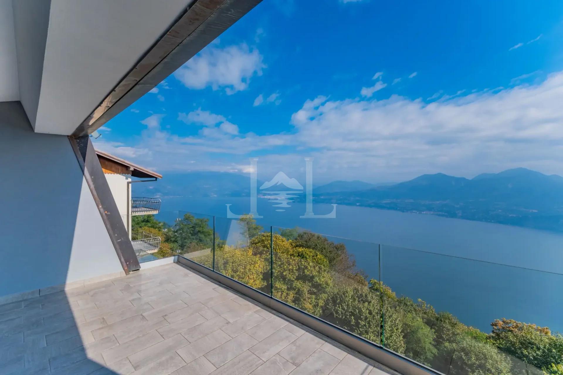VILLA POLLINO TOP BALCONY VIEW LEFT