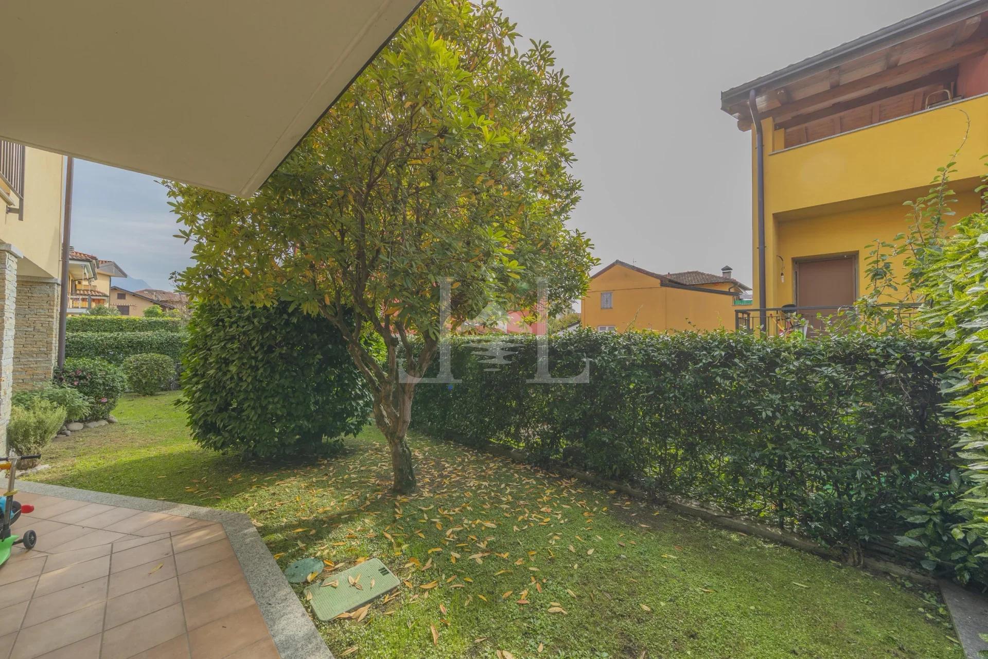 SIDE GARDEN
