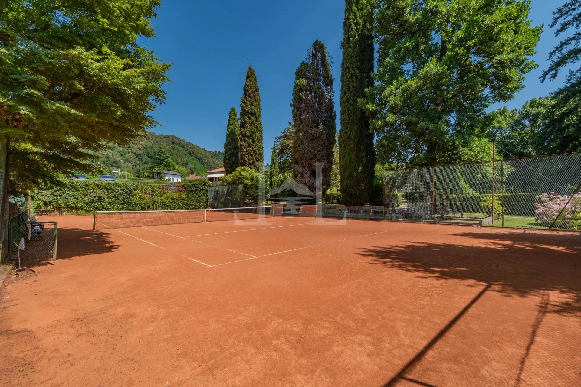 Apartment am Seeufer in Meina - Tennisplatz