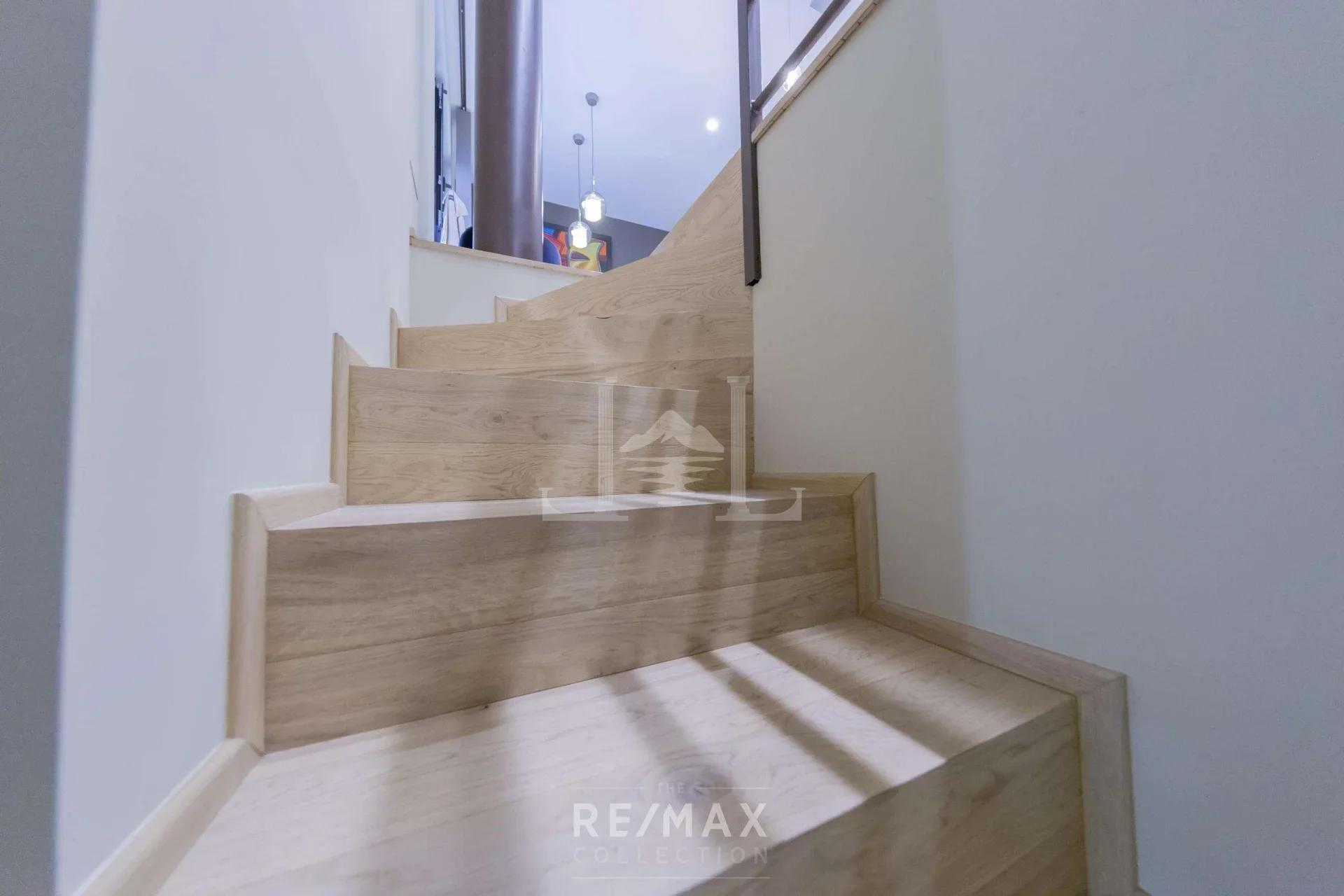 new-and-prestigious-apartment-renovated-with-garage-area-city-life-milan