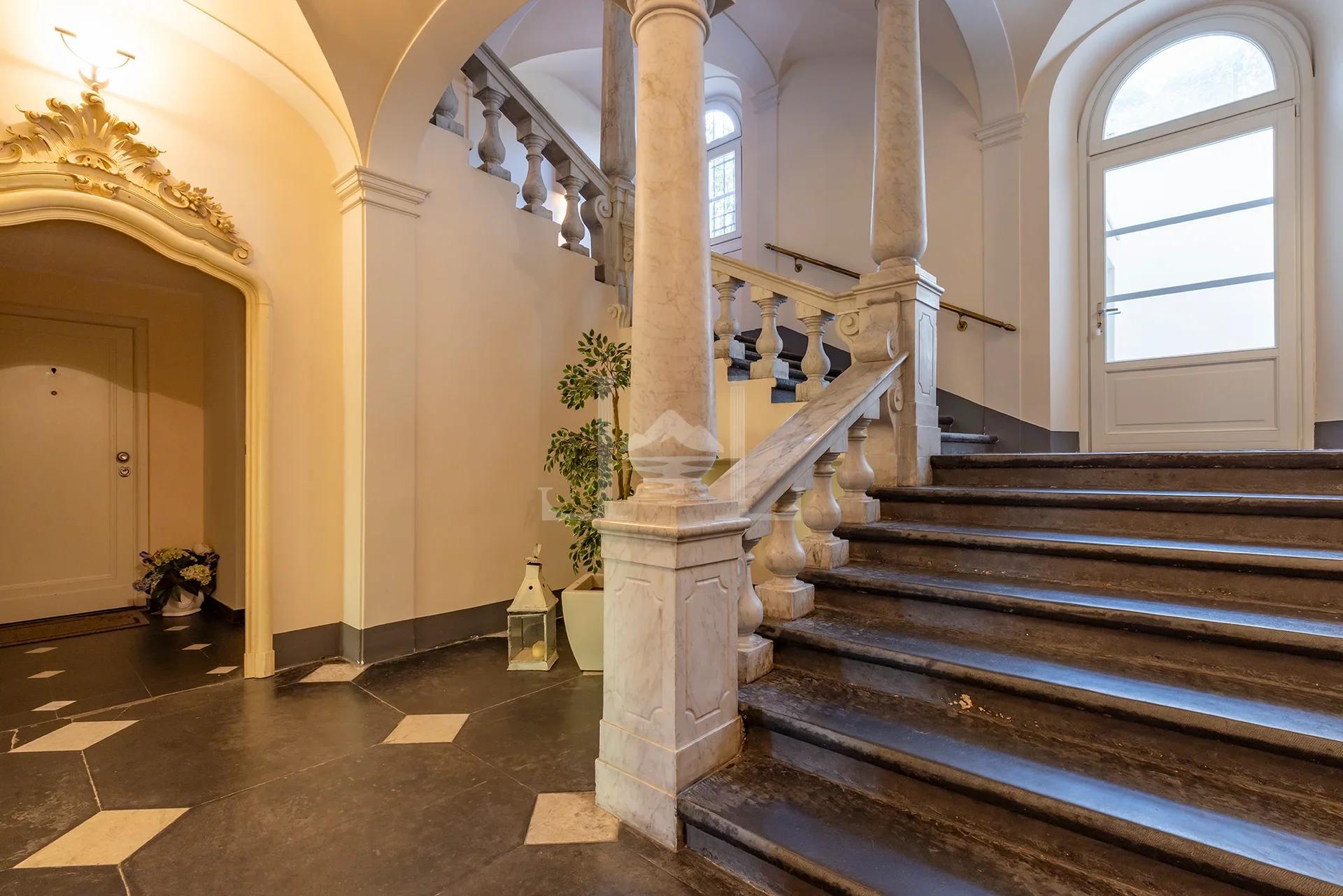 Splendido Attico Vista Mare in Vendita all'Interno di Villa Rosenda De Mari - Immagine 5