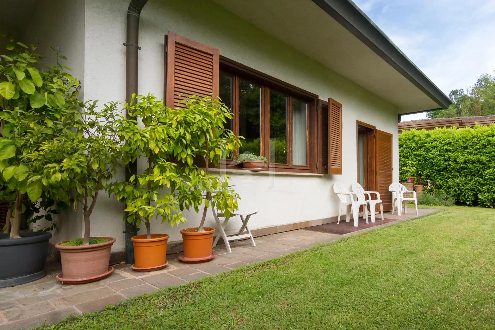 At the gateway to Como, just steps from the woods. - Image 4