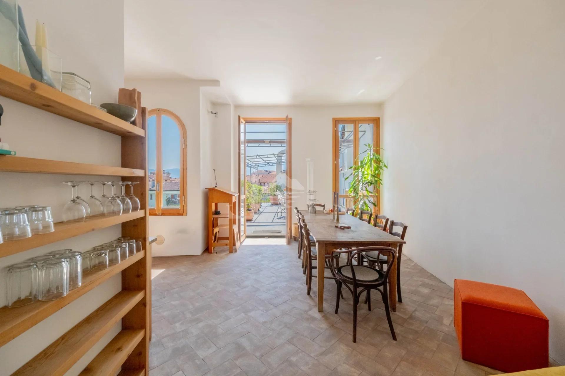 Apartment in Centro Intra - Dining area opening onto the terrace