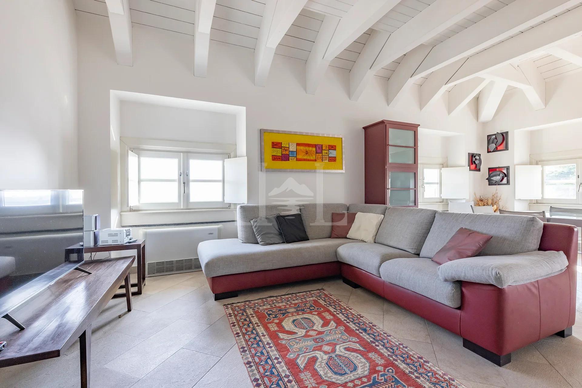 Splendido Attico Vista Mare in Vendita all'Interno di Villa Rosenda De Mari - Immagine 7
