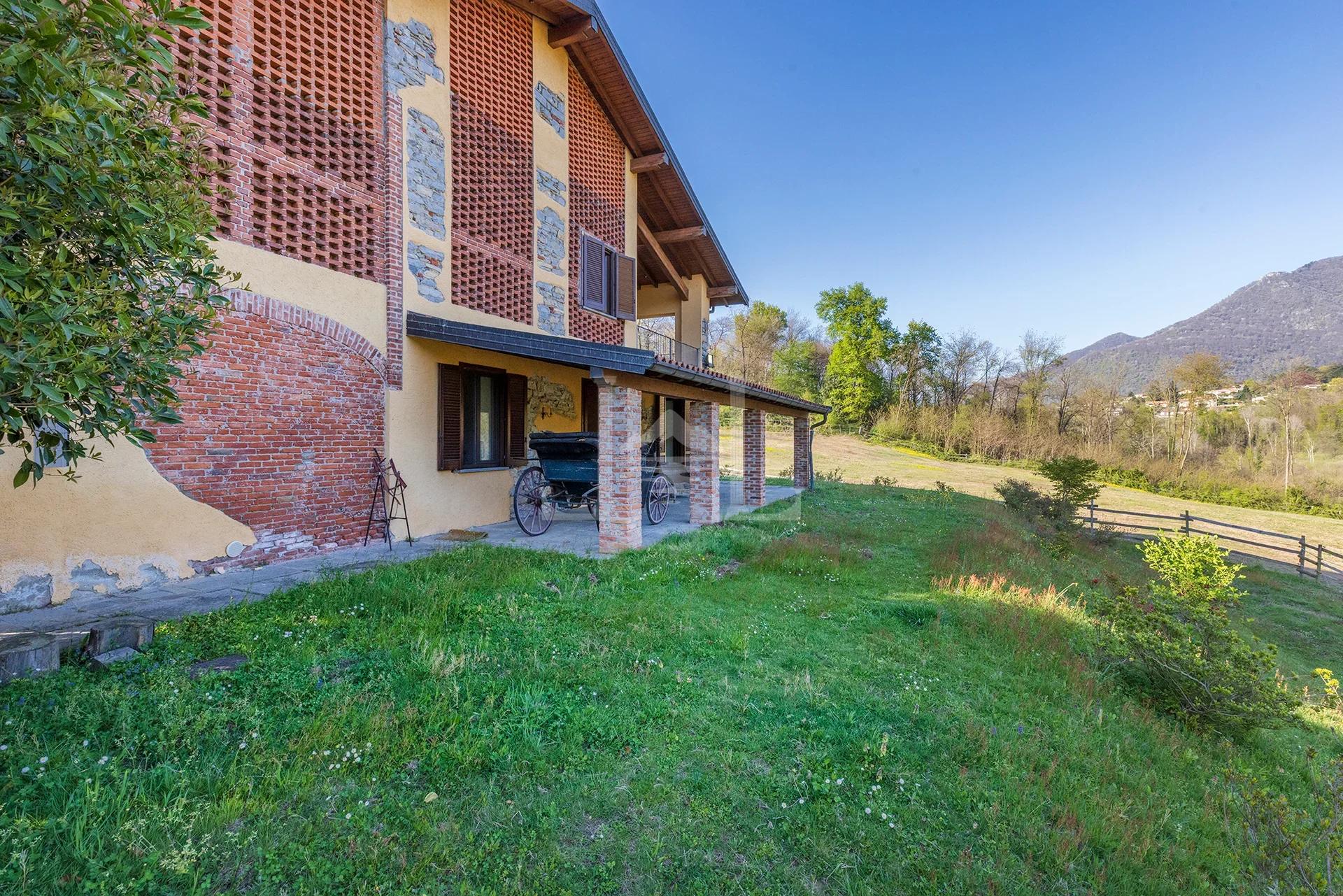 Equestrian villa facade porch 7