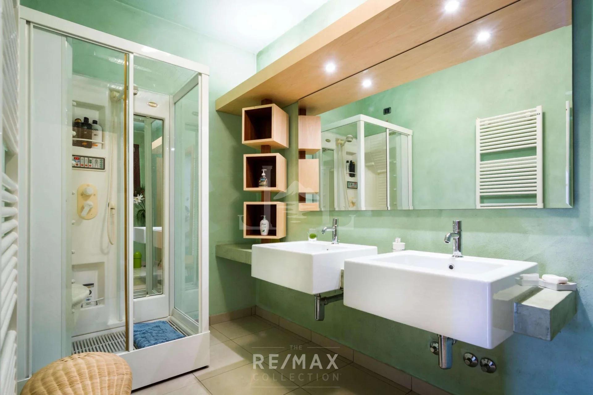 Carate Urio Bathroom