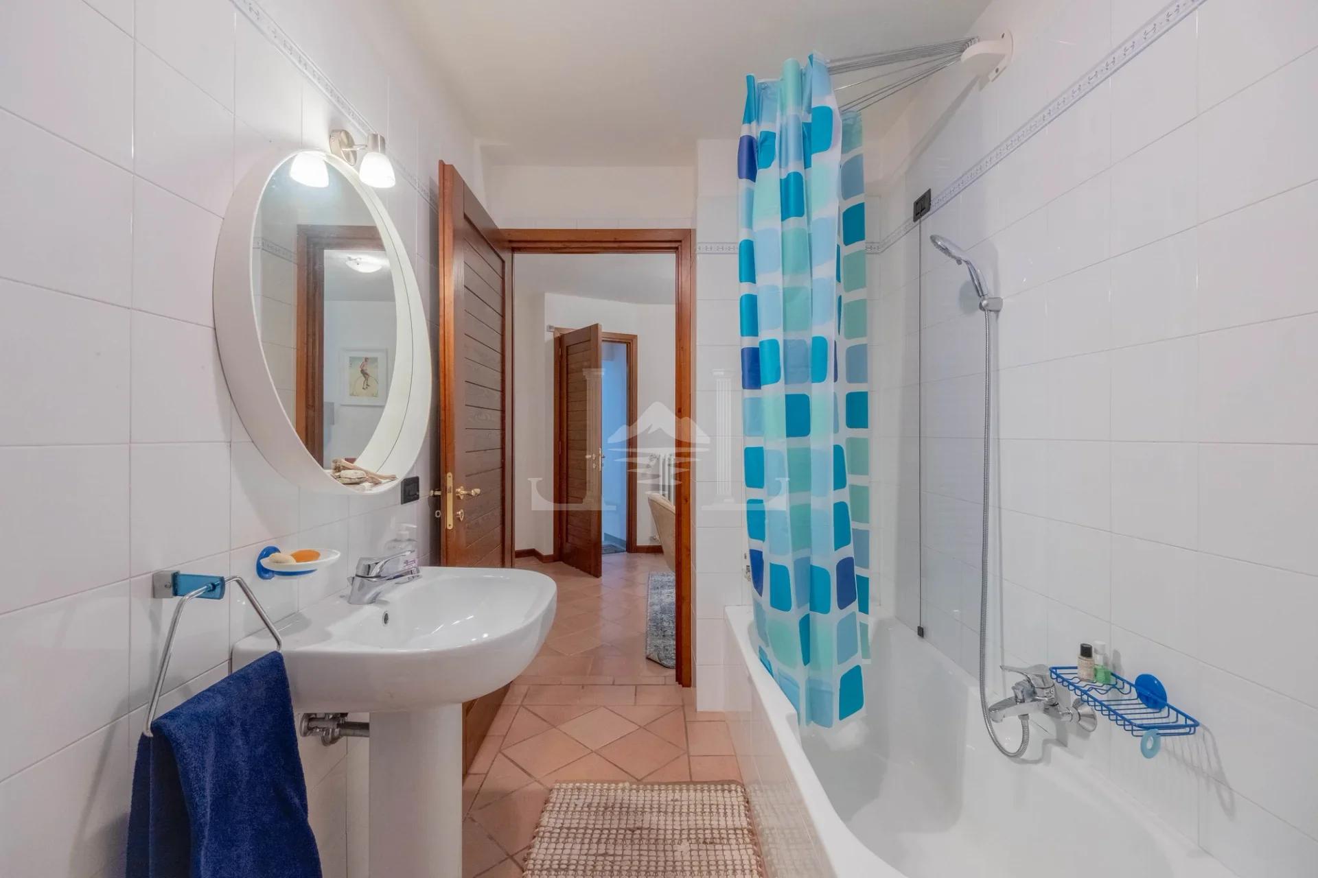 Guest suite bathroom