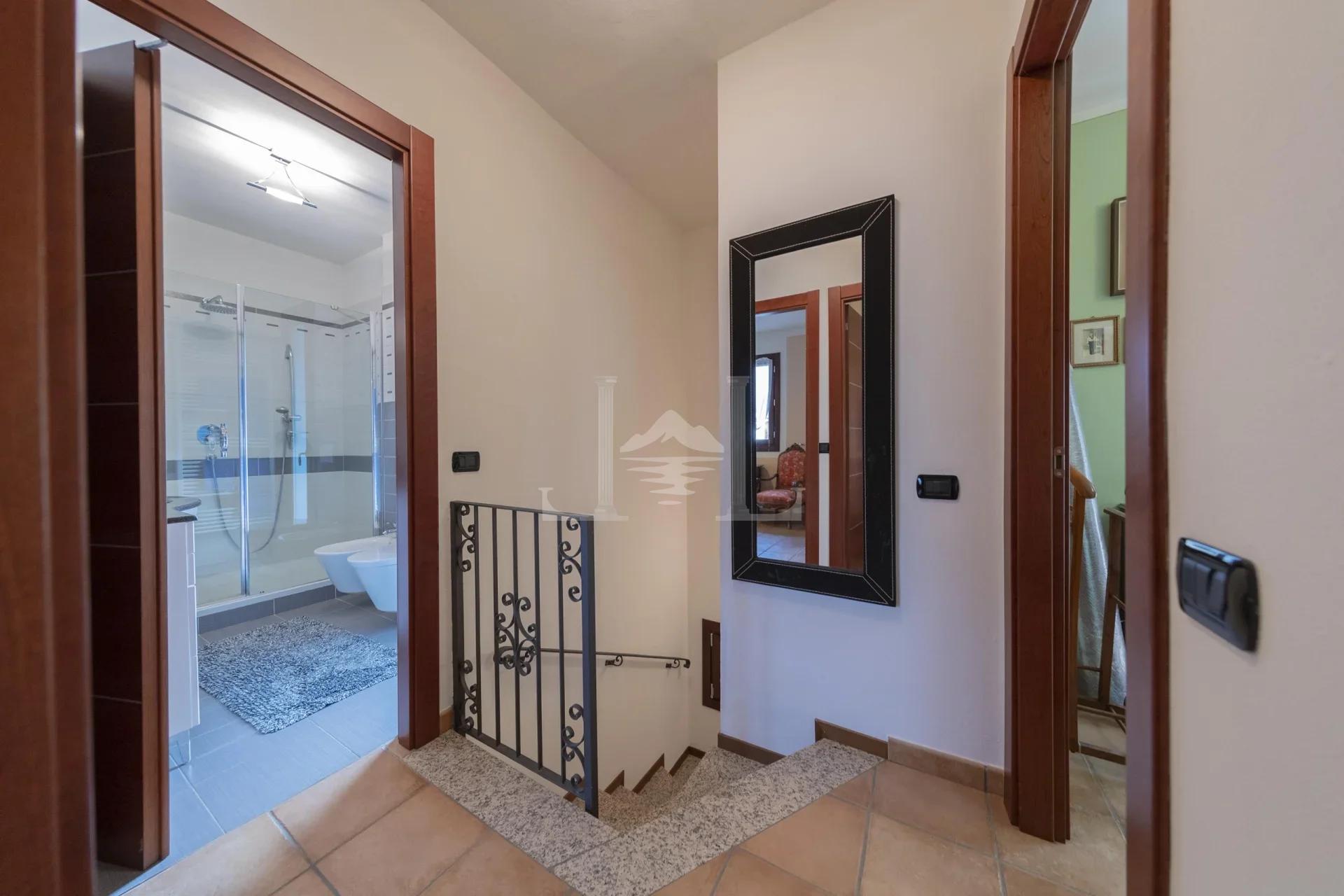 HALL UPSTAIRS