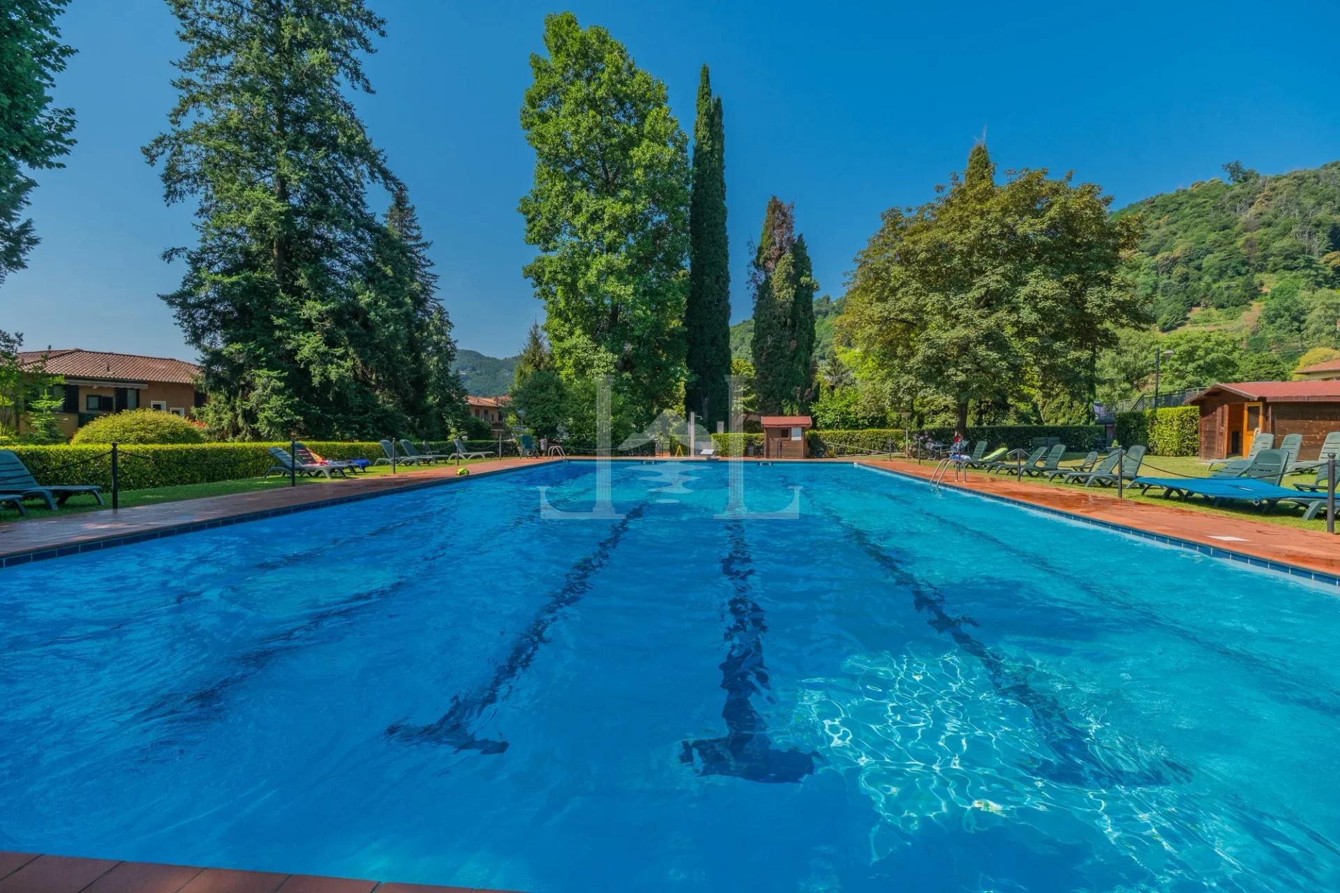 Apartment am Seeufer - Swimmingpool 1