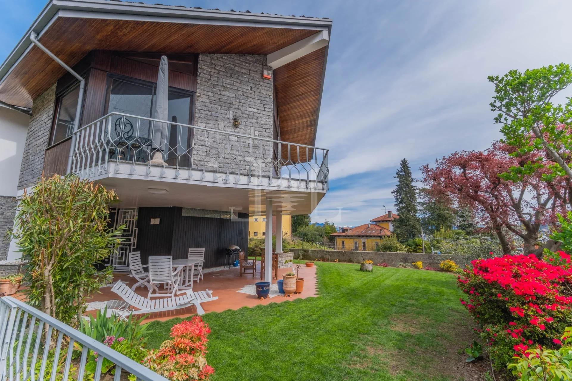 Villa Esclusiva Anni '60 a Meina Centrale, Eleganza Senza Tempo sul Lago Maggiore - Immagine 21