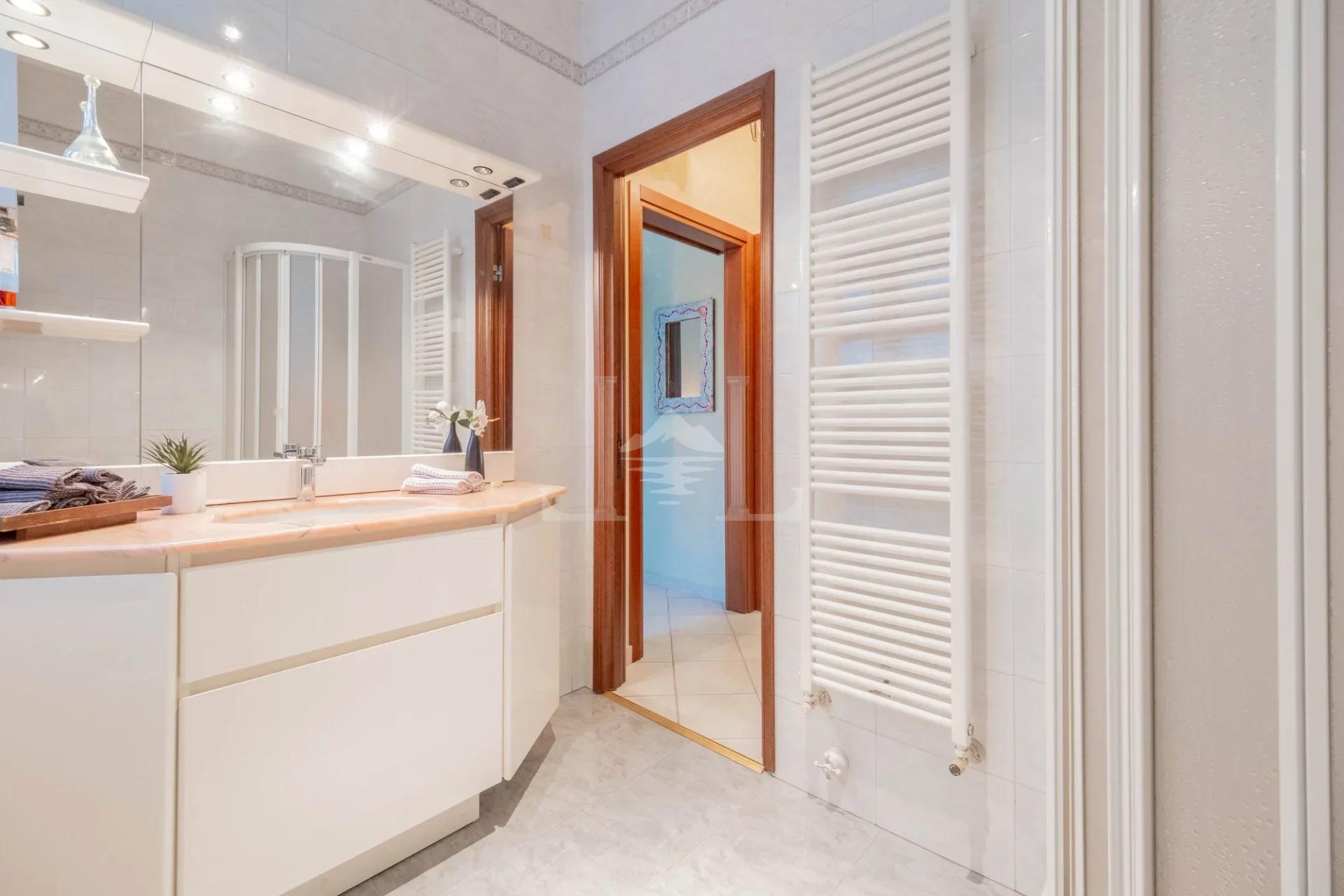 Apartment am Seeufer in Meina - Badezimmer