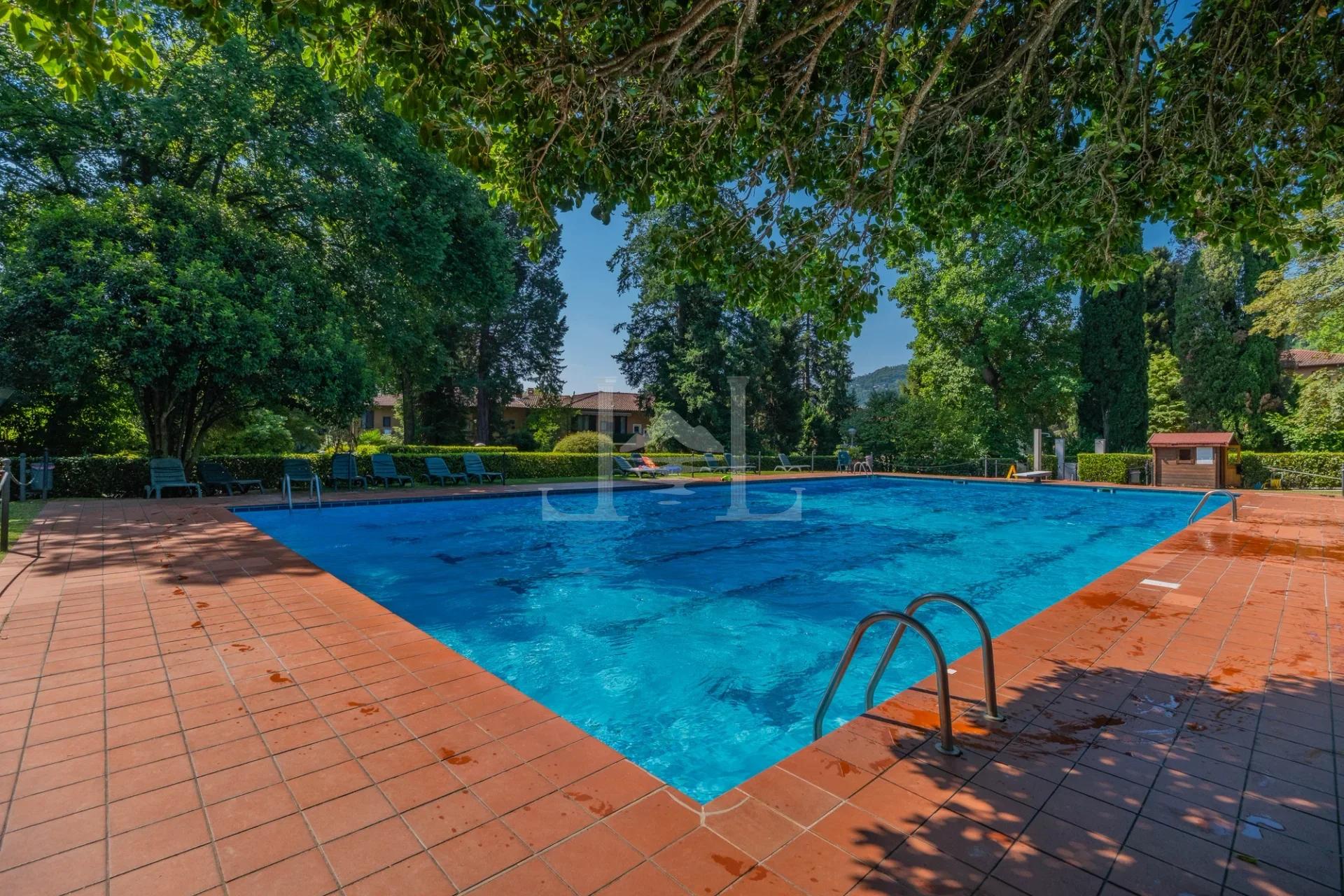 Apartment am Seeufer in Meina - Swimmingpool 3