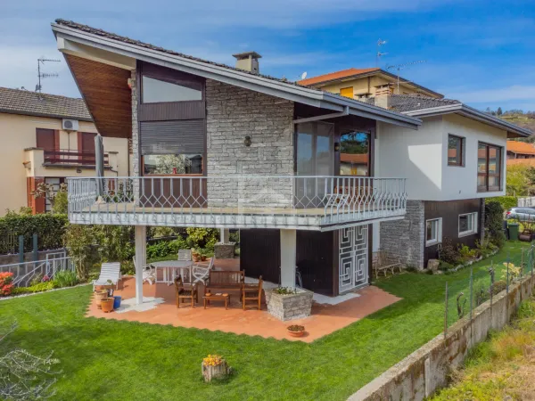 Villa Esclusiva Anni '60 a Meina Centrale, Eleganza Senza Tempo sul Lago Maggiore - Immagine 3