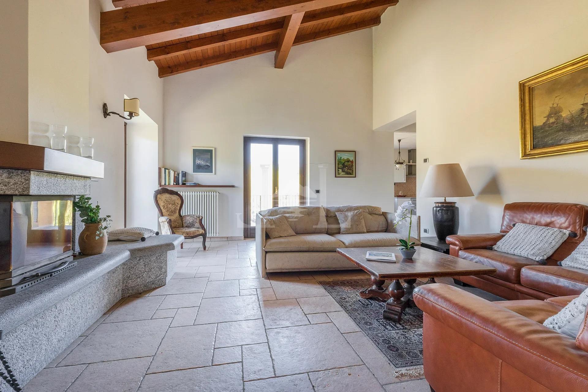 Equestrian villa living 12