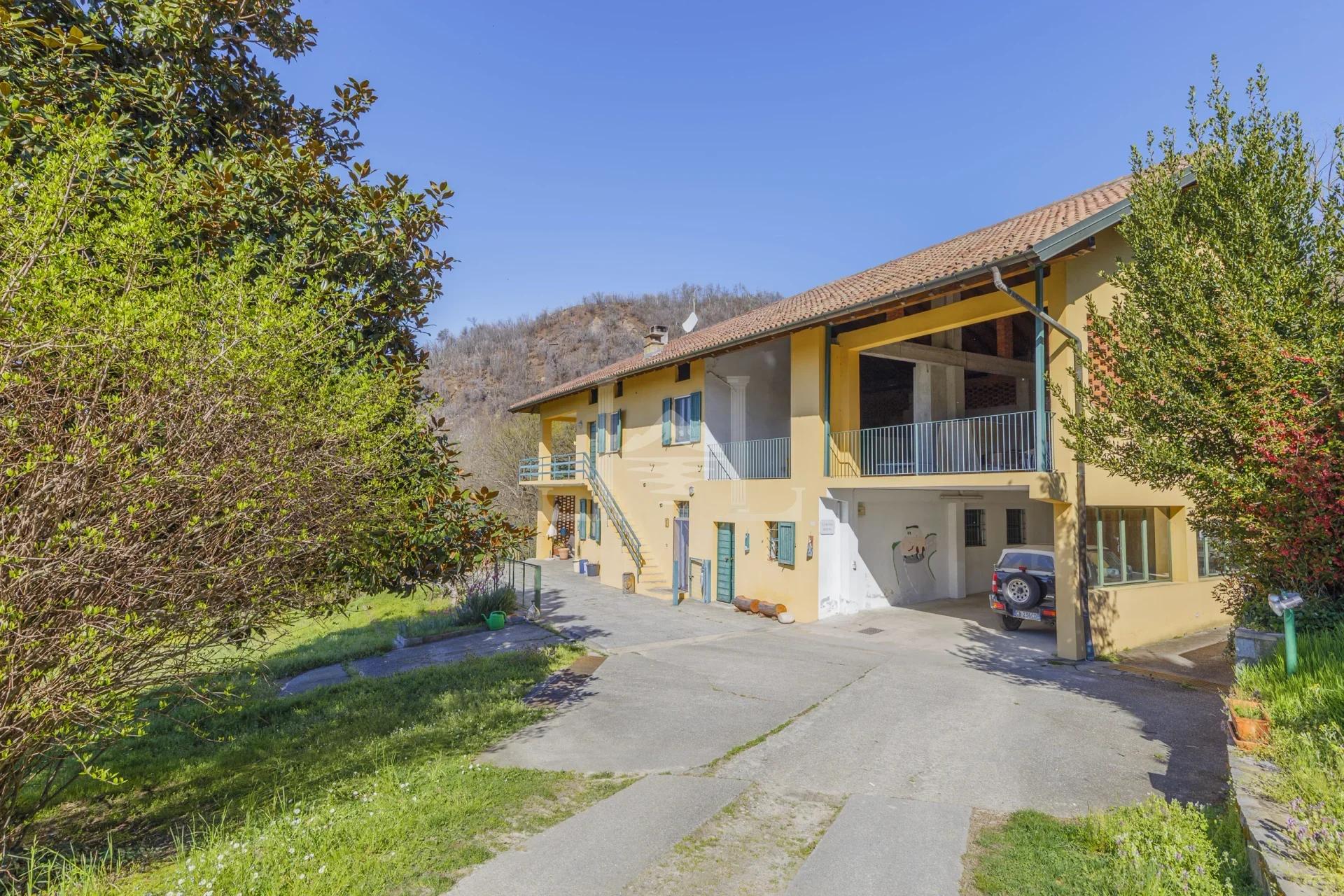 CASCINA-BERTA-DRIVEWAY-AND-FACADE-scaled
