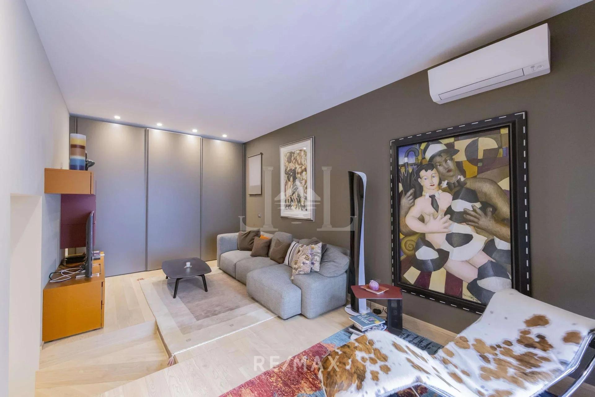 new-and-prestigious-apartment-renovated-with-garage-area-city-life-milan