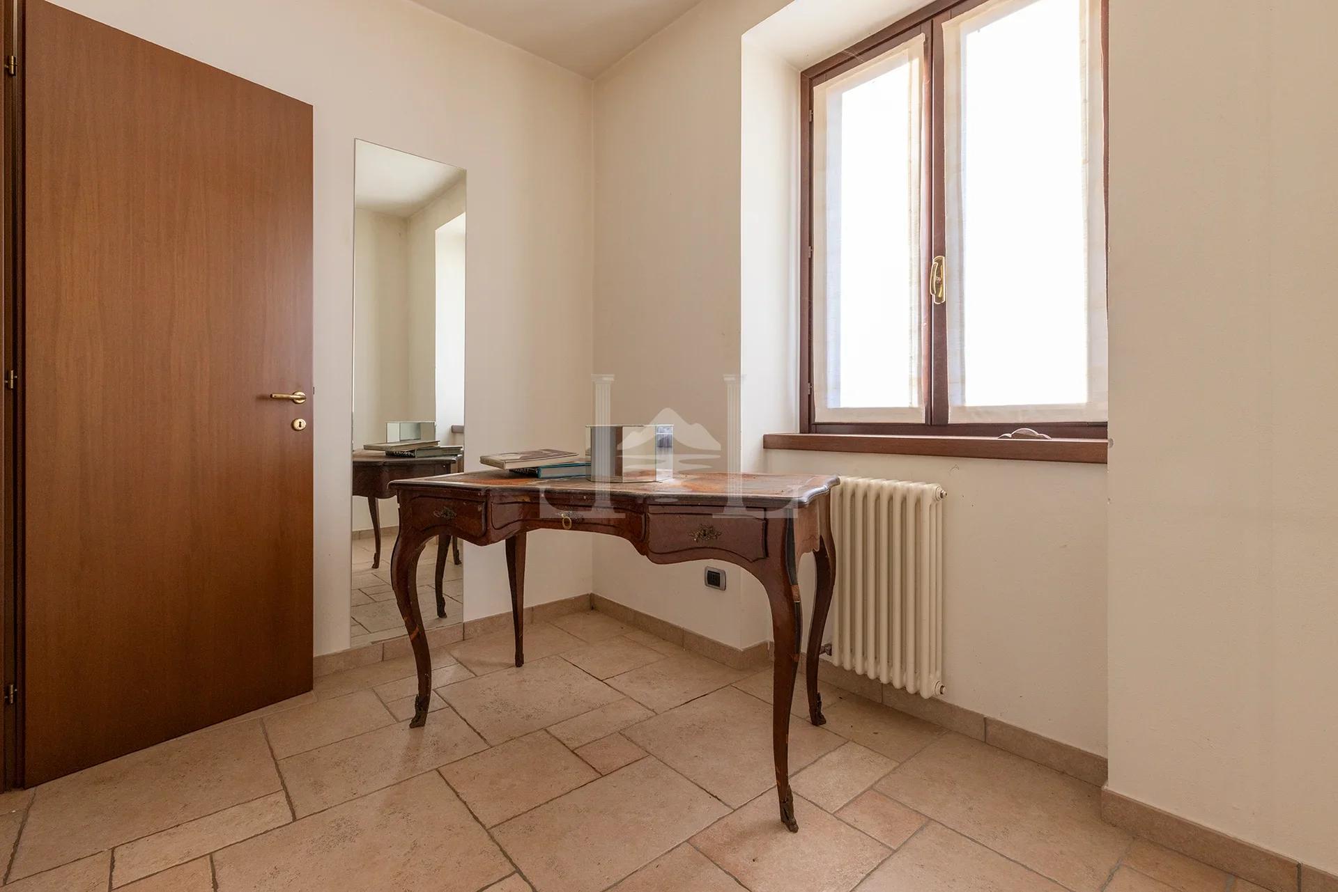 Equestrian villa study room 20