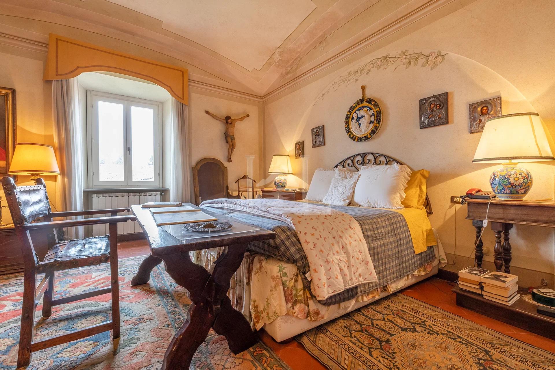 Living history, a Penthouse within a Former Franciscan Convent - Image 10