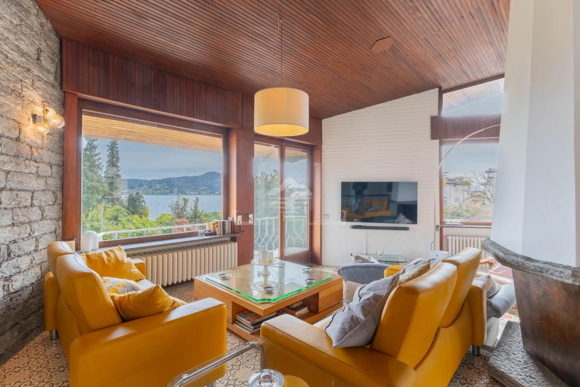 Villa Esclusiva Anni '60 a Meina Centrale, Eleganza Senza Tempo sul Lago Maggiore - Immagine 7