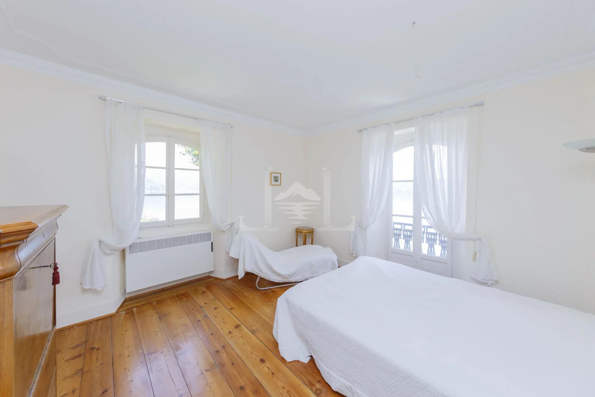 BEDROOM 2 VR
