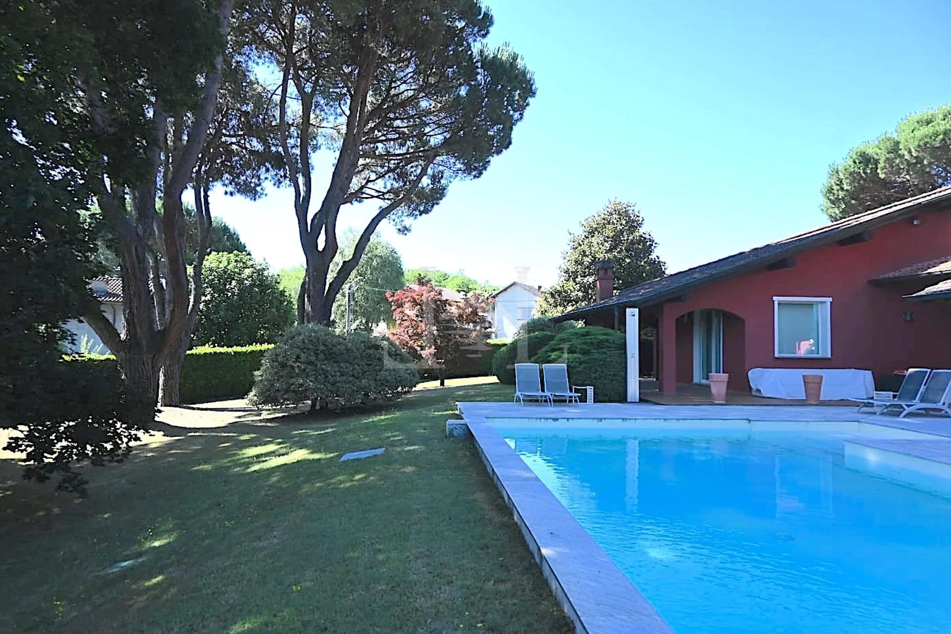 GIARDINO CON PISCINA
