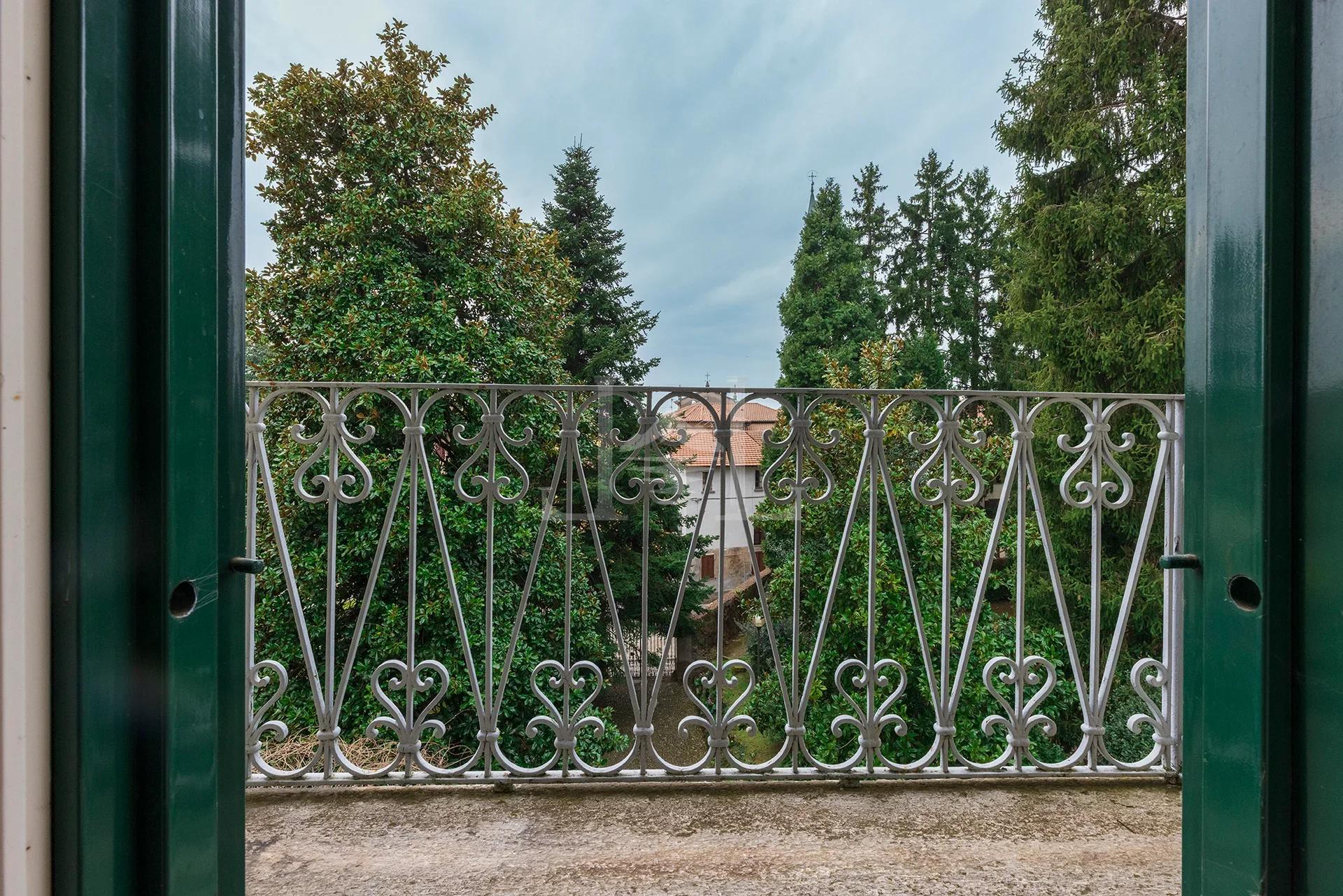 Living history, a Penthouse within a Former Franciscan Convent - Image 7
