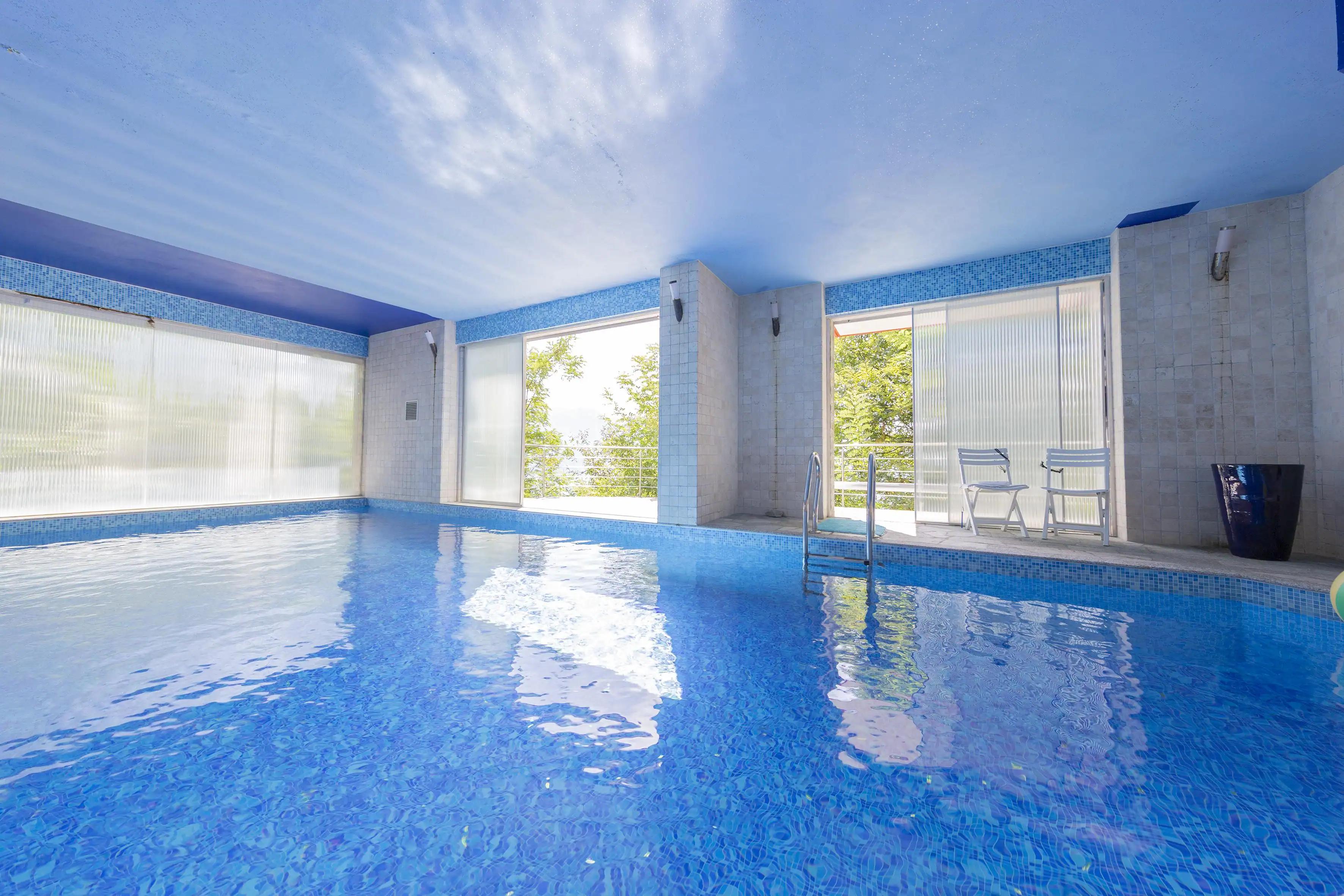 Villa di Lusso con Vista Lago, Spa e Piscina Coperta a Oggebbio, Italia