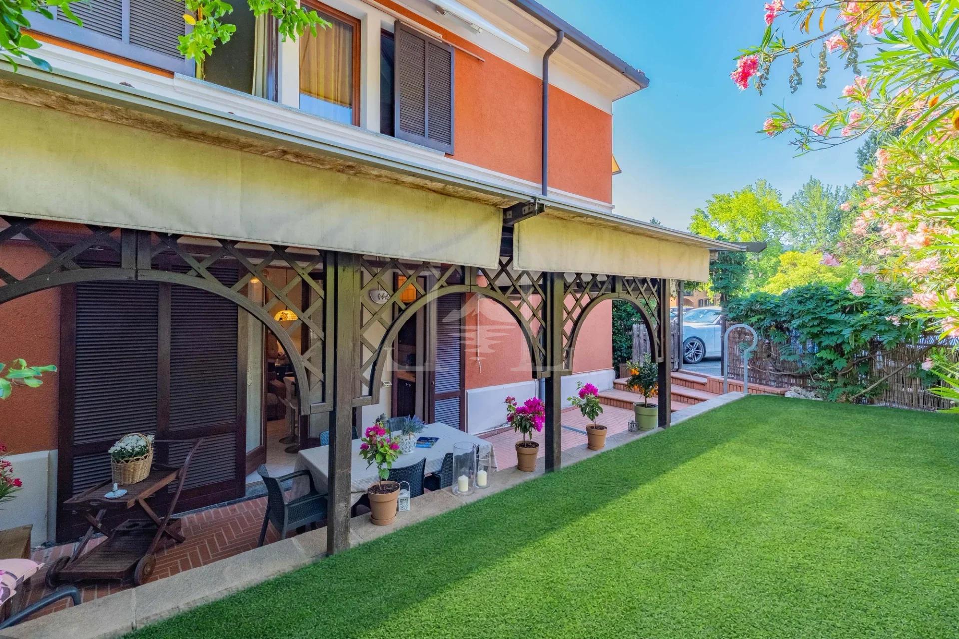 Apartment am Seeufer in Meina - Garten und Terrasse