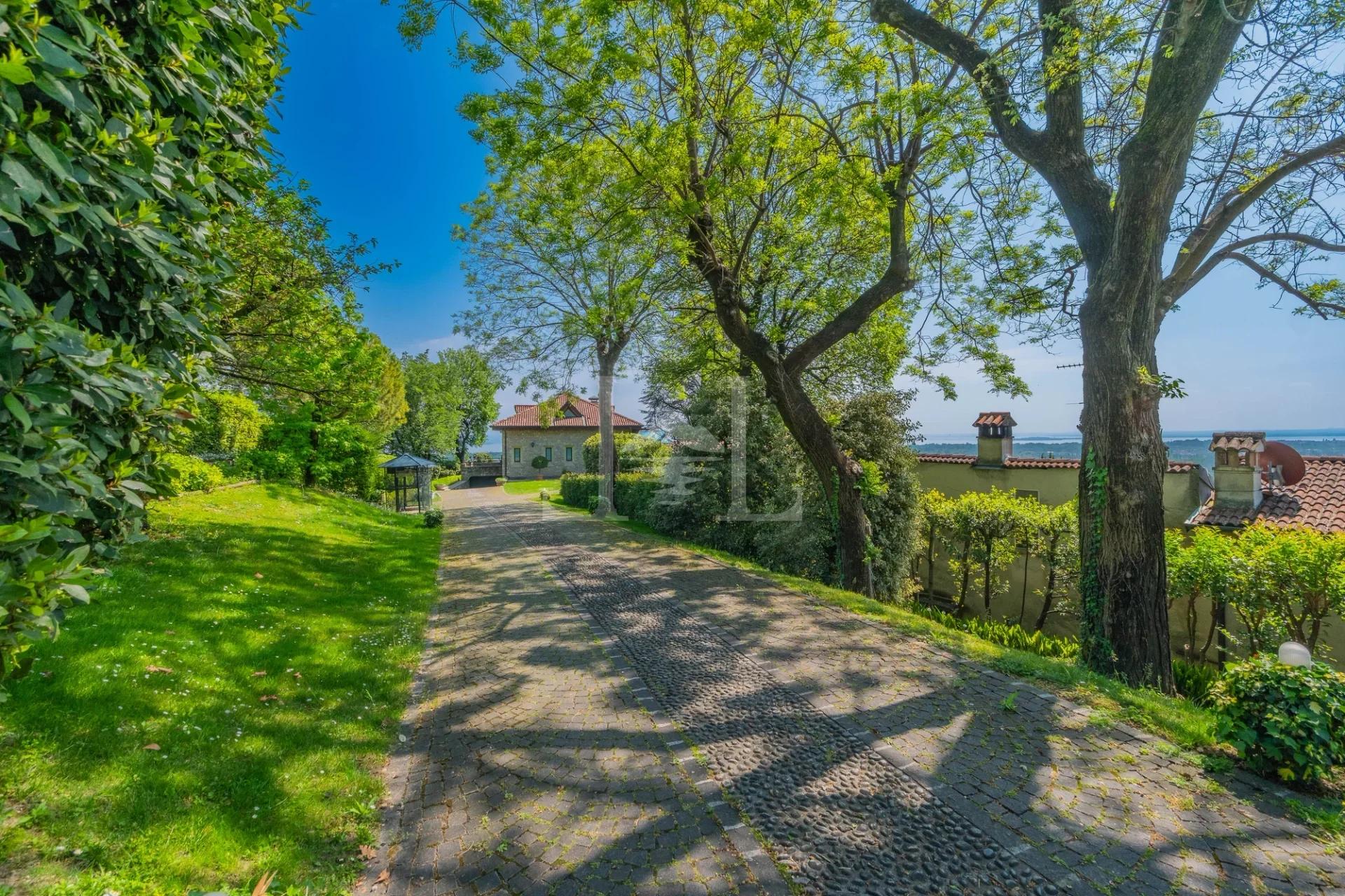 Villa di Prestigio con Vista mozzafiato sul Lago di Garda - Immagine 5