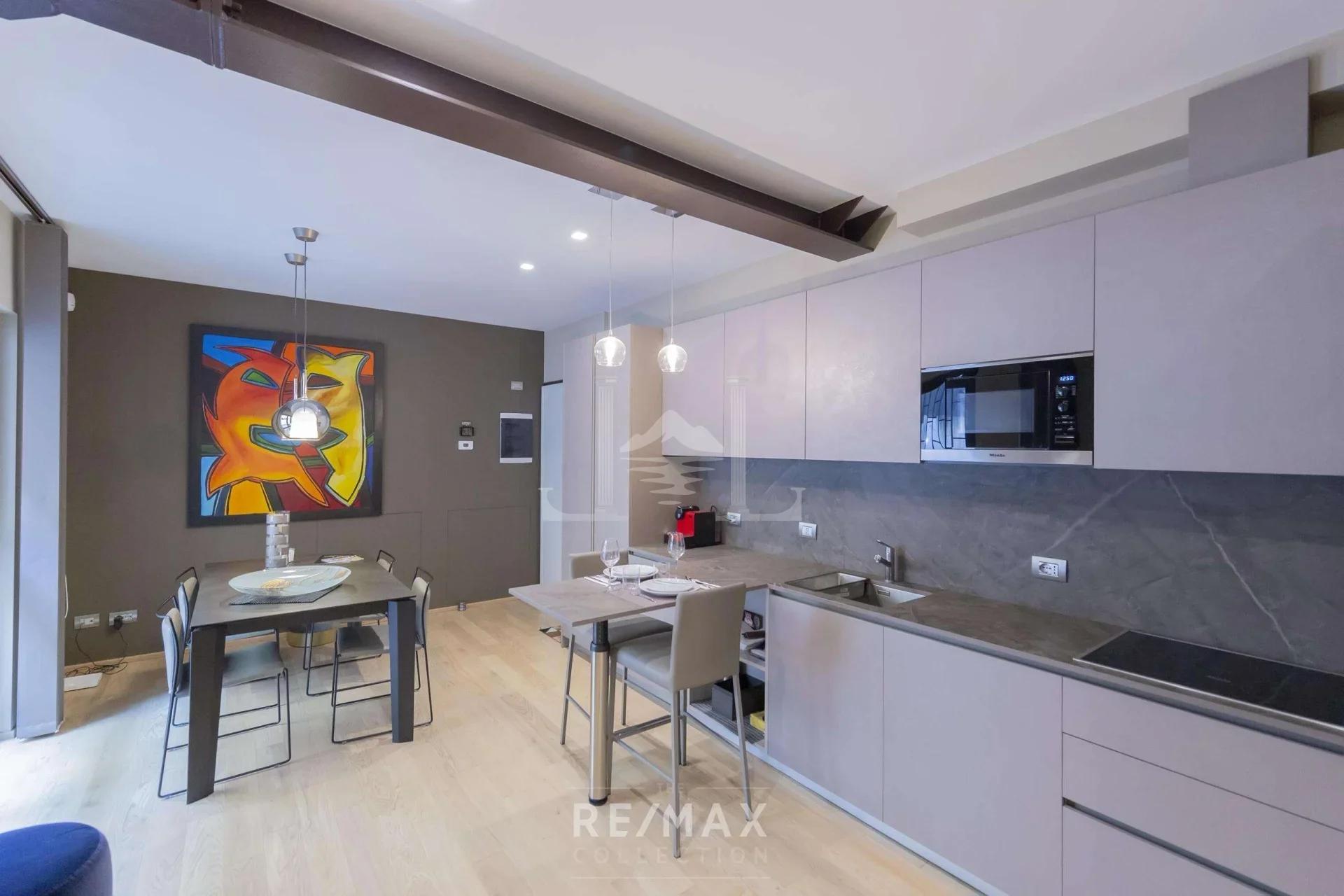 new-and-prestigious-apartment-renovated-with-garage-area-city-life-milan