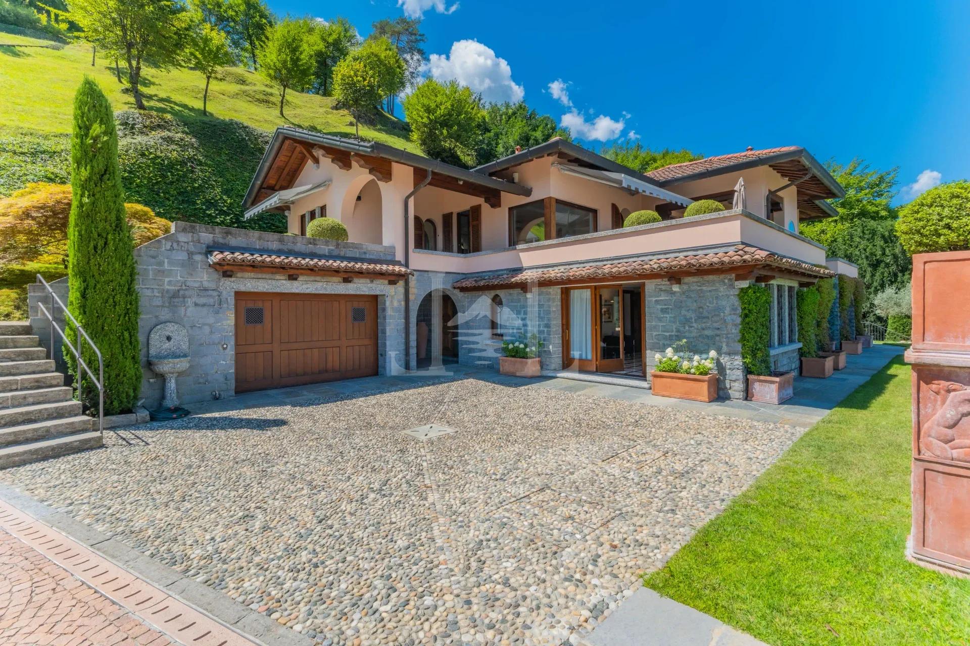 VILLA MENAGGIO FAÇADE 1