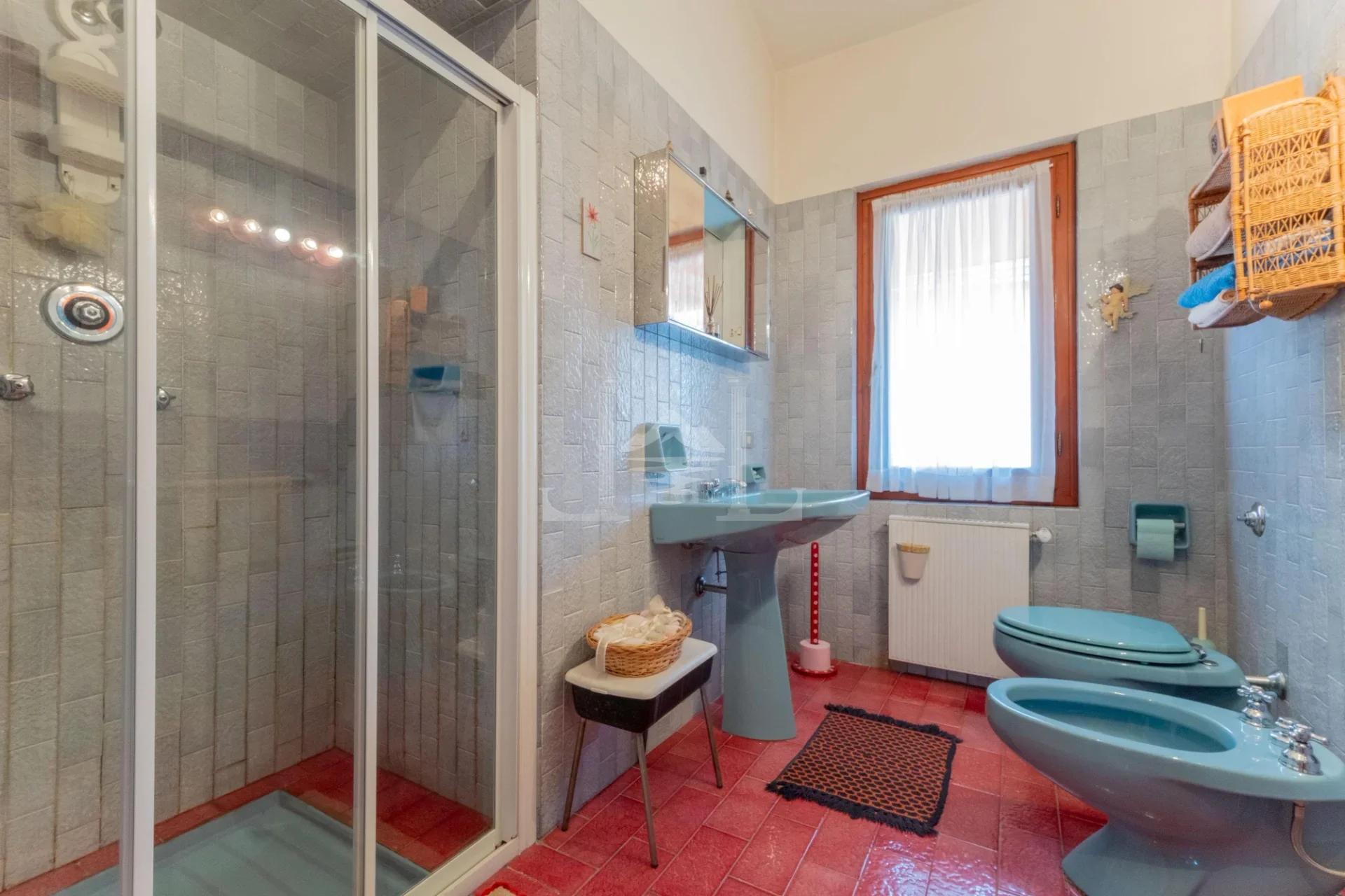 Dove l’eleganza incontra la riva dell’acqua. - Immagine 26