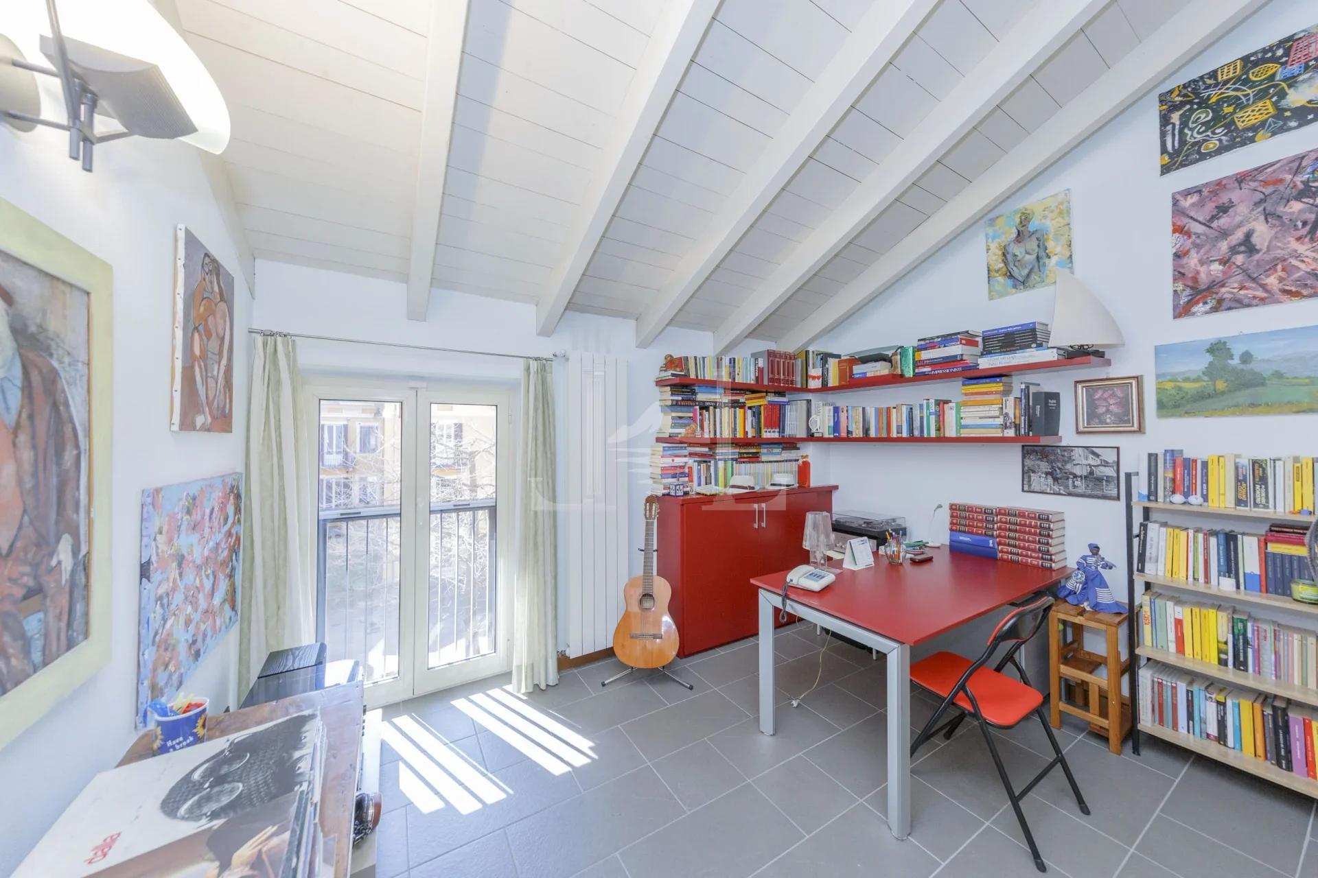 APARTMENT VIA DEI CAPPUCCINI HOME OFFICE