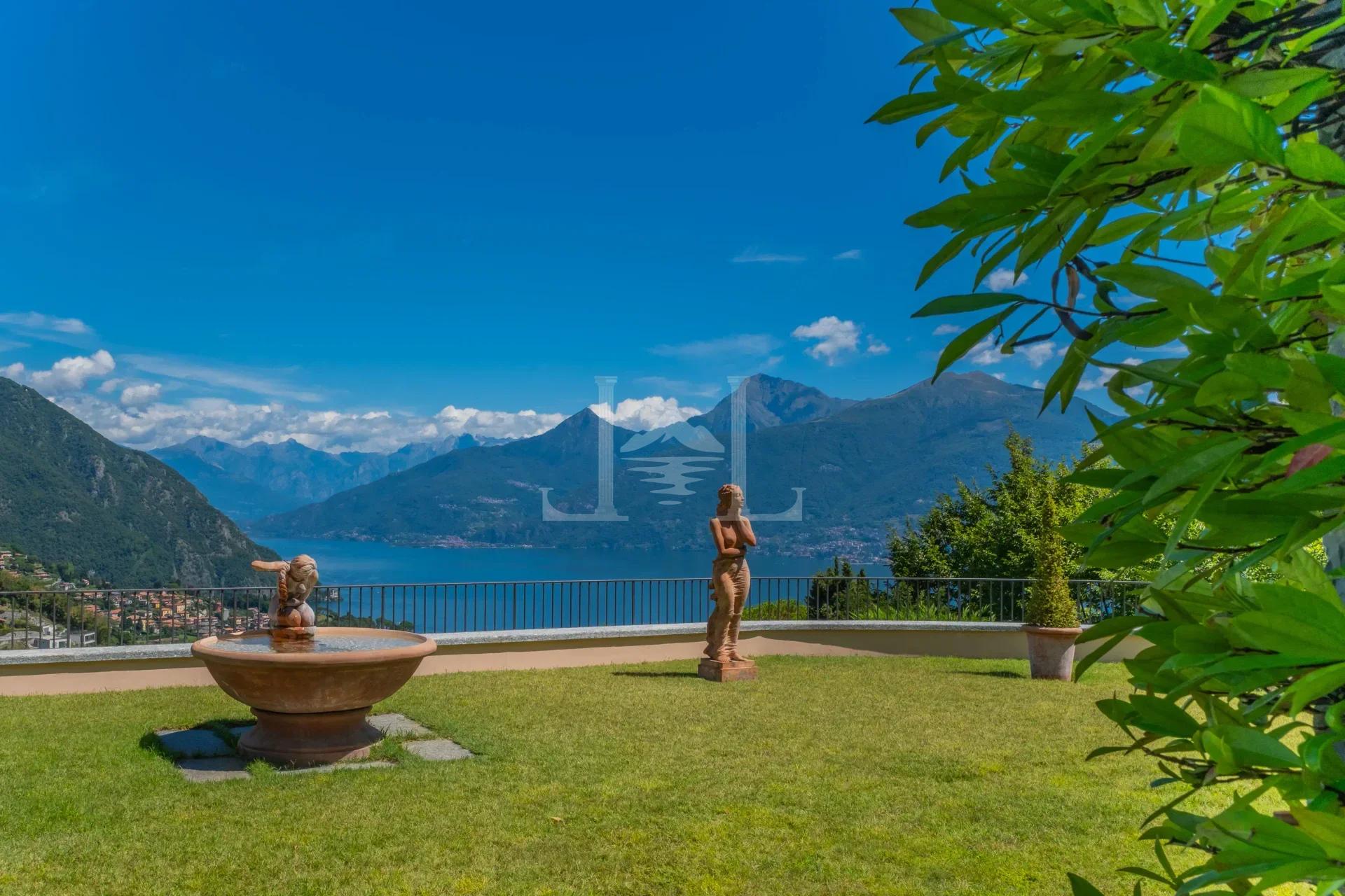 VILLA MENAGGIO STATUE ET VUE PANORAMIQUE