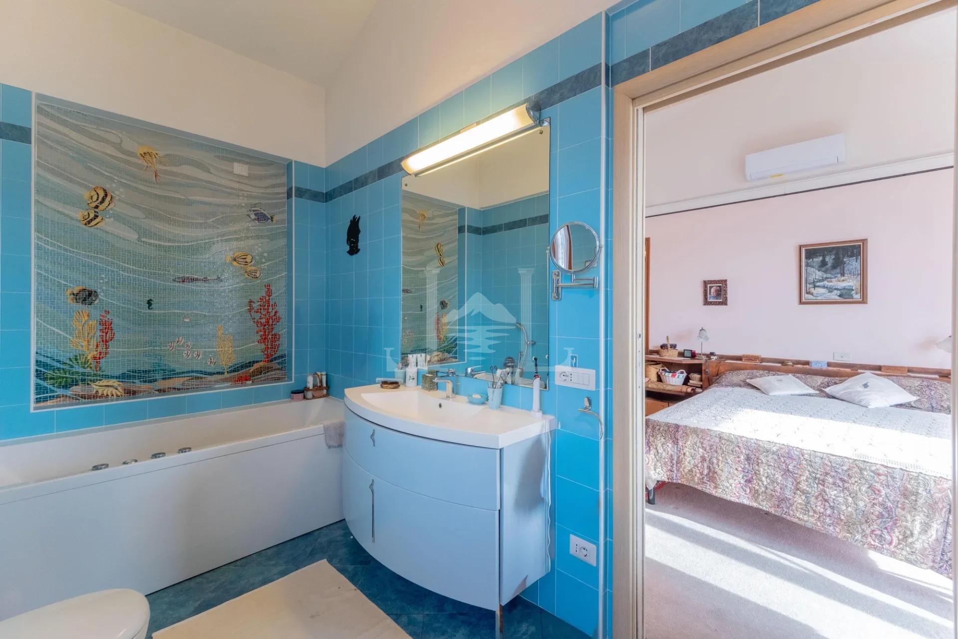 Dove l’eleganza incontra la riva dell’acqua. - Immagine 25