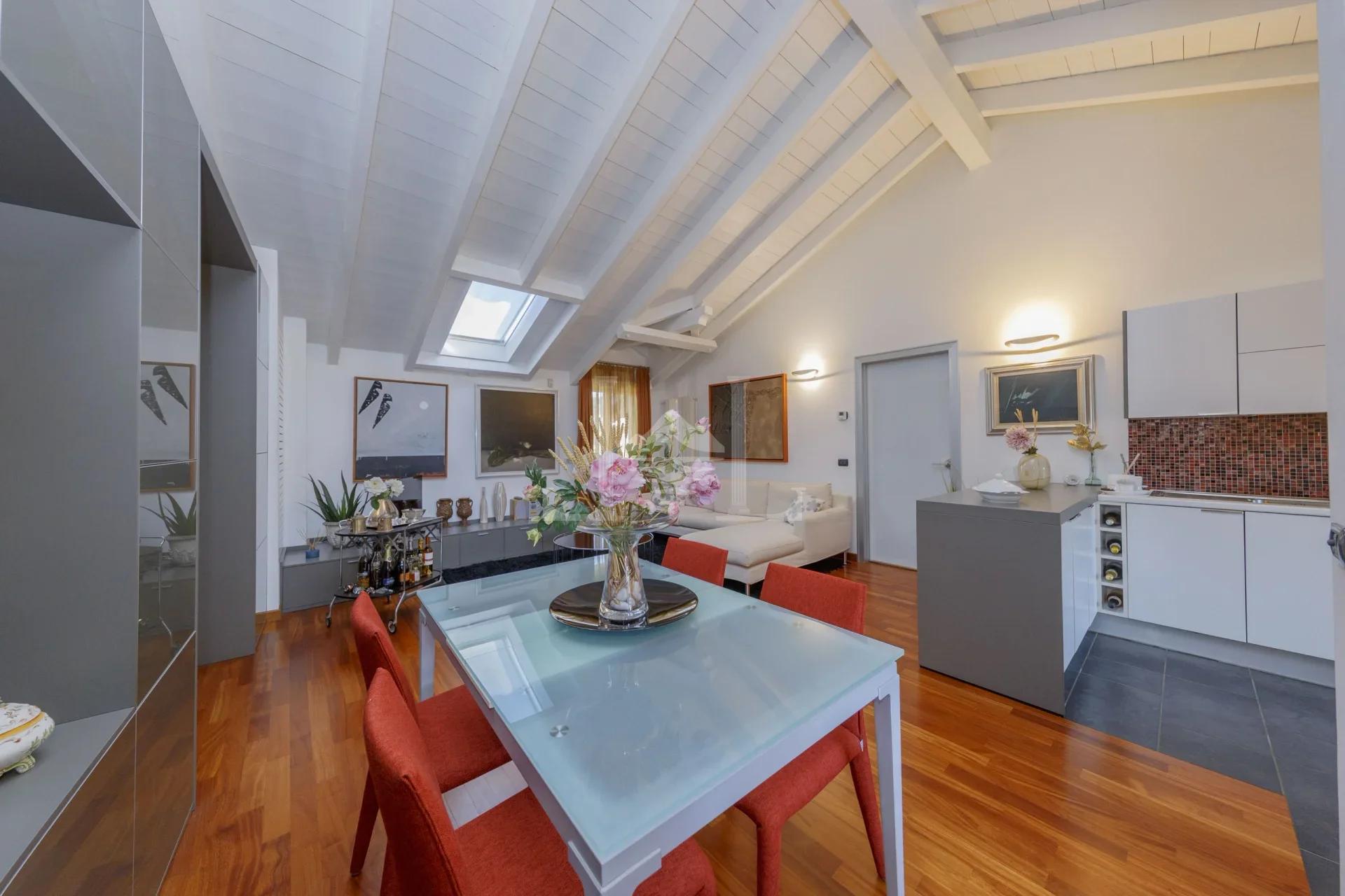 APARTMENT VIA DEI CAPPUCCINI DINING