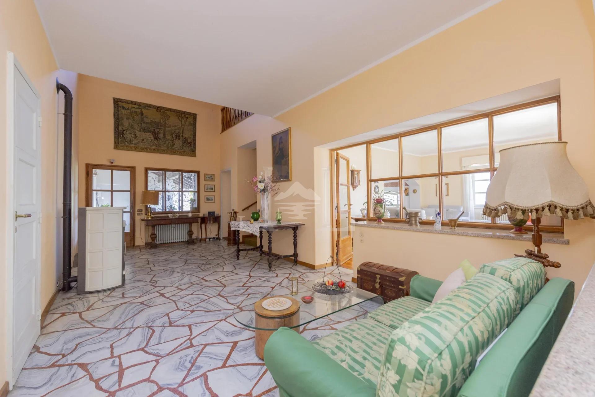 ENTRANCE HALL VILLA 2