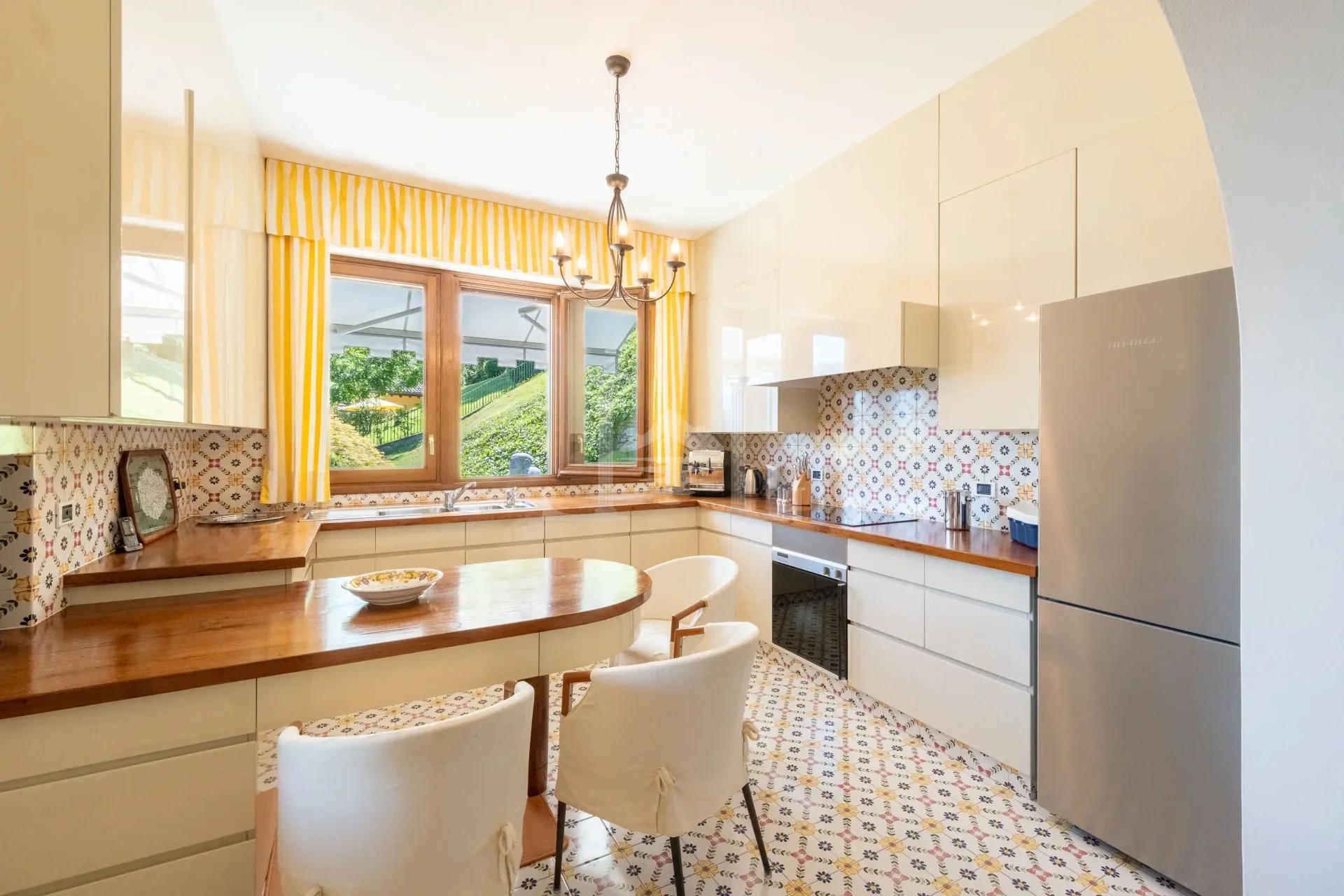 VILLA MENAGGIO KITCHEN